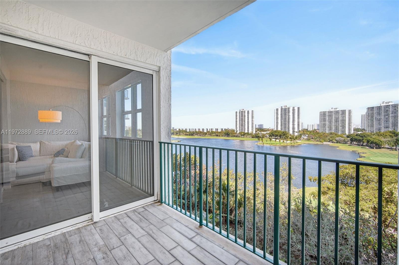 20000 E Country Club Dr #714, Aventura FL 33180