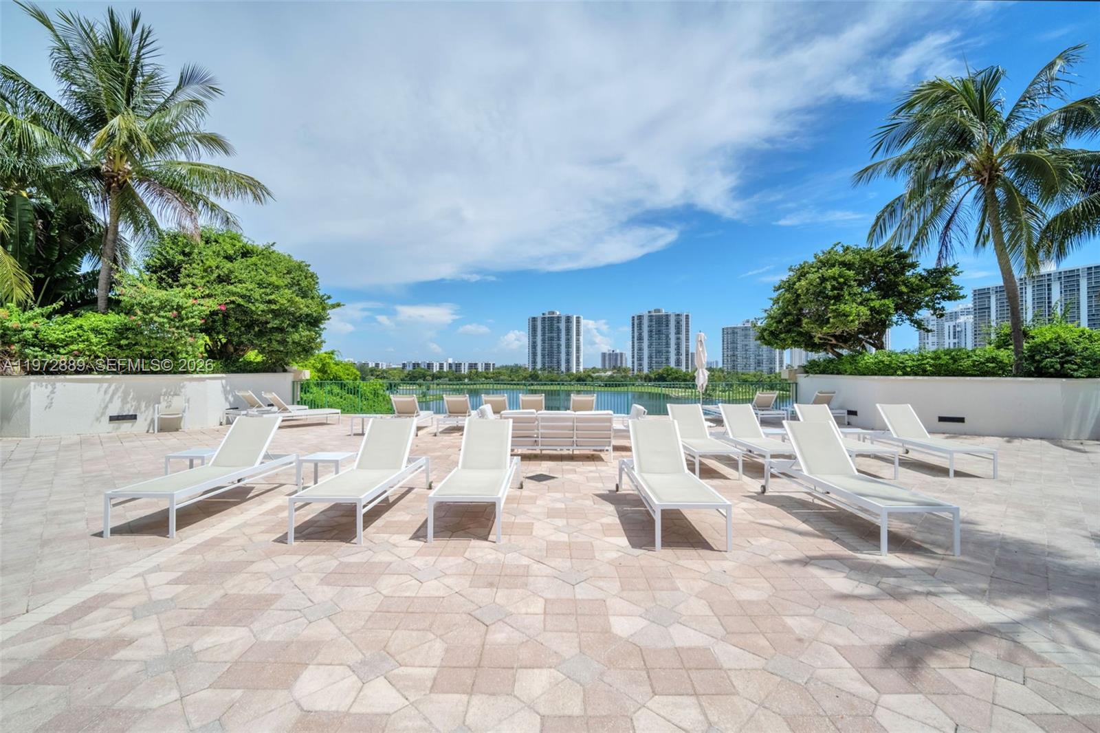 20000 E Country Club Dr #714, Aventura FL 33180