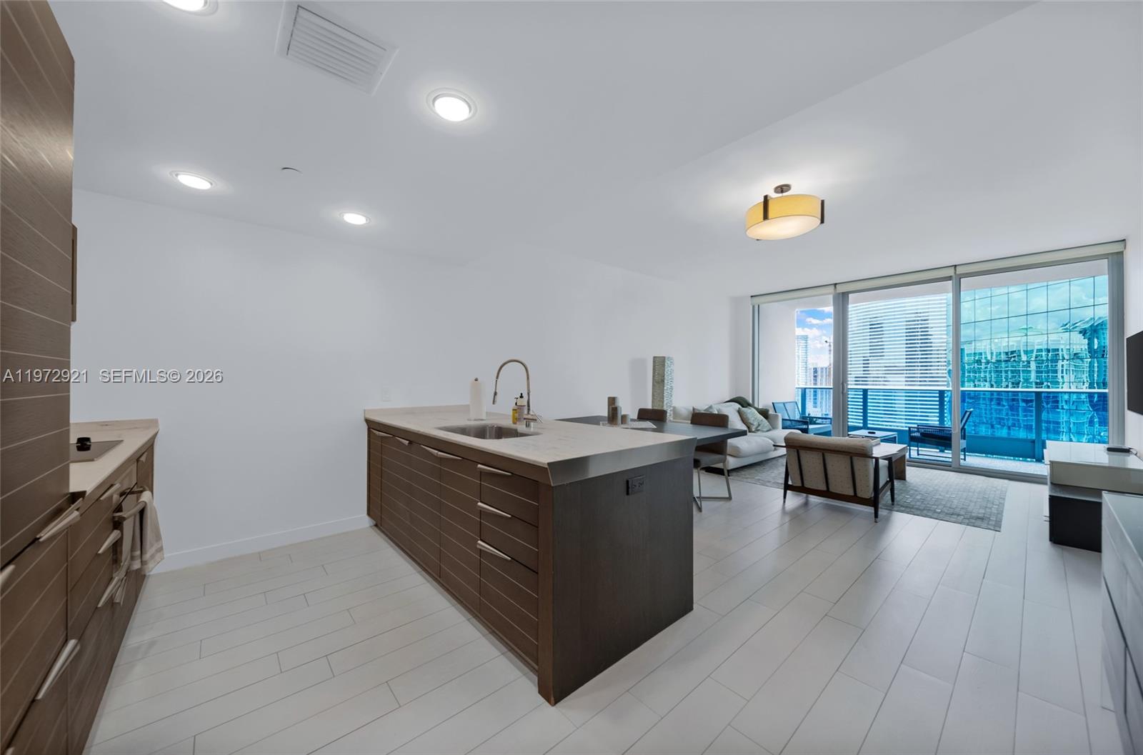 200 Biscayne Boulevard Way #3811, Miami FL 33131
