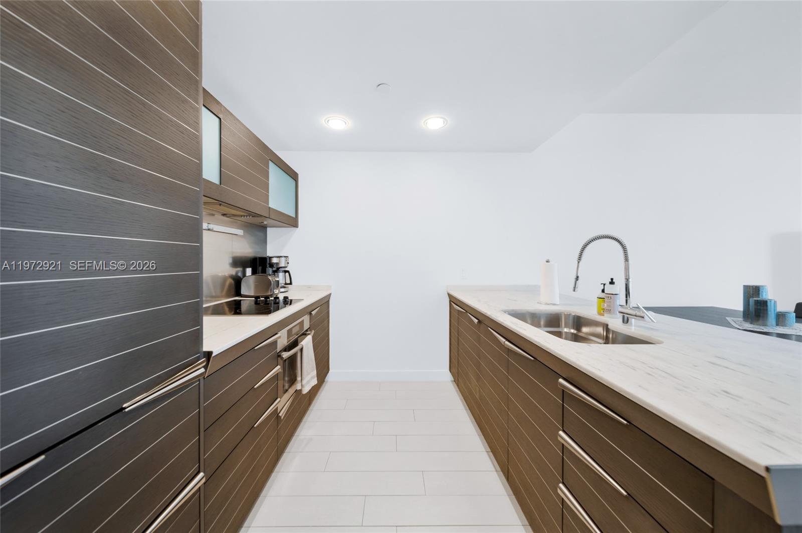 200 Biscayne Boulevard Way #3811, Miami FL 33131