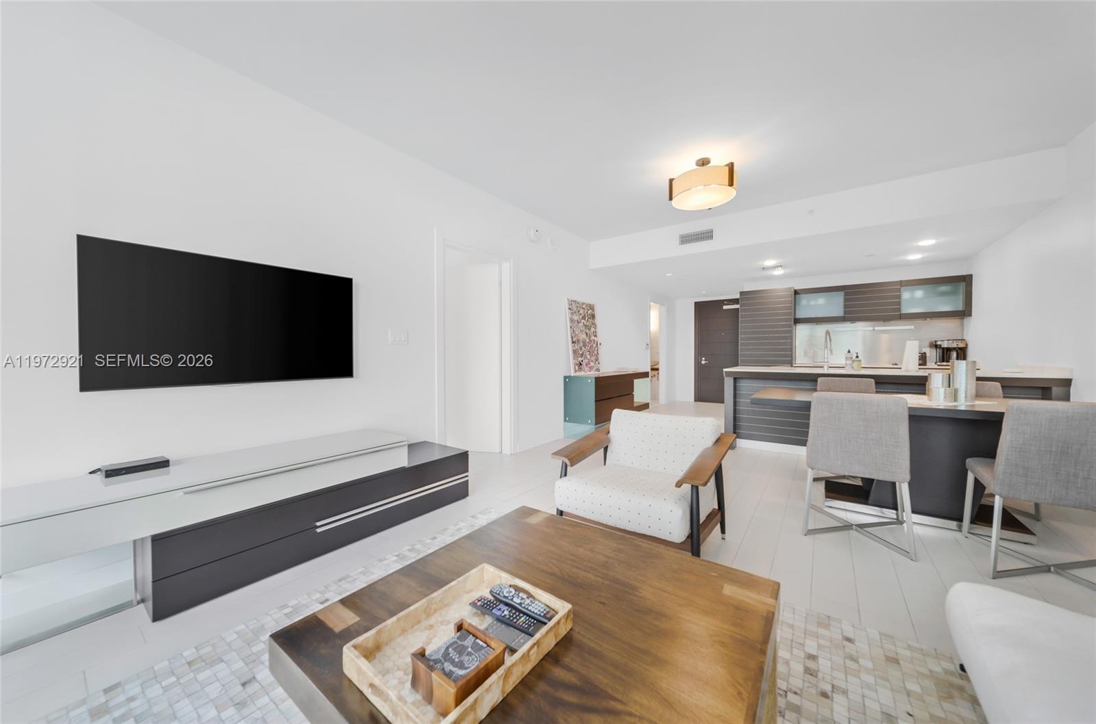 200 Biscayne Boulevard Way #3811, Miami FL 33131