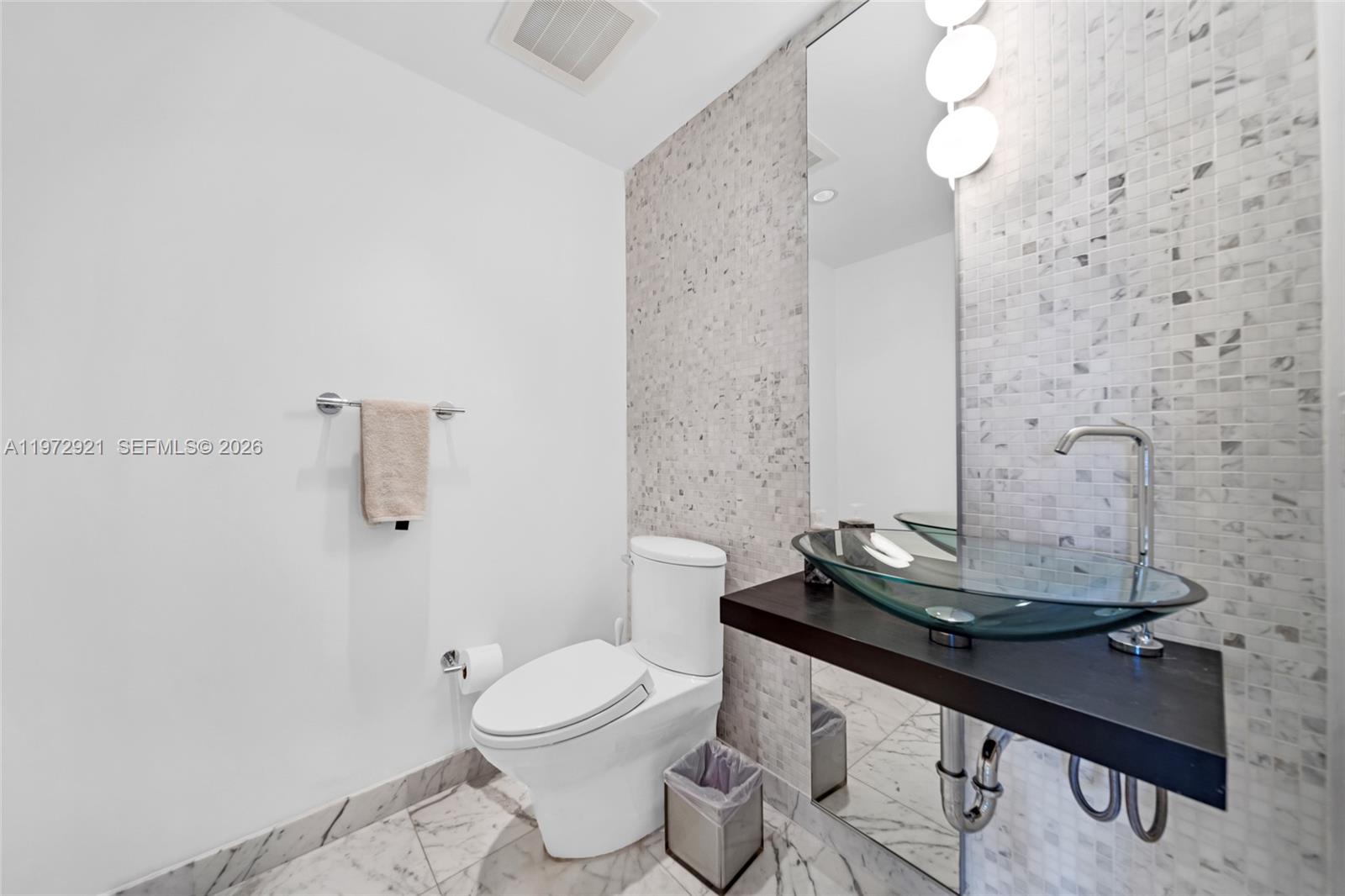 200 Biscayne Boulevard Way #3811, Miami FL 33131