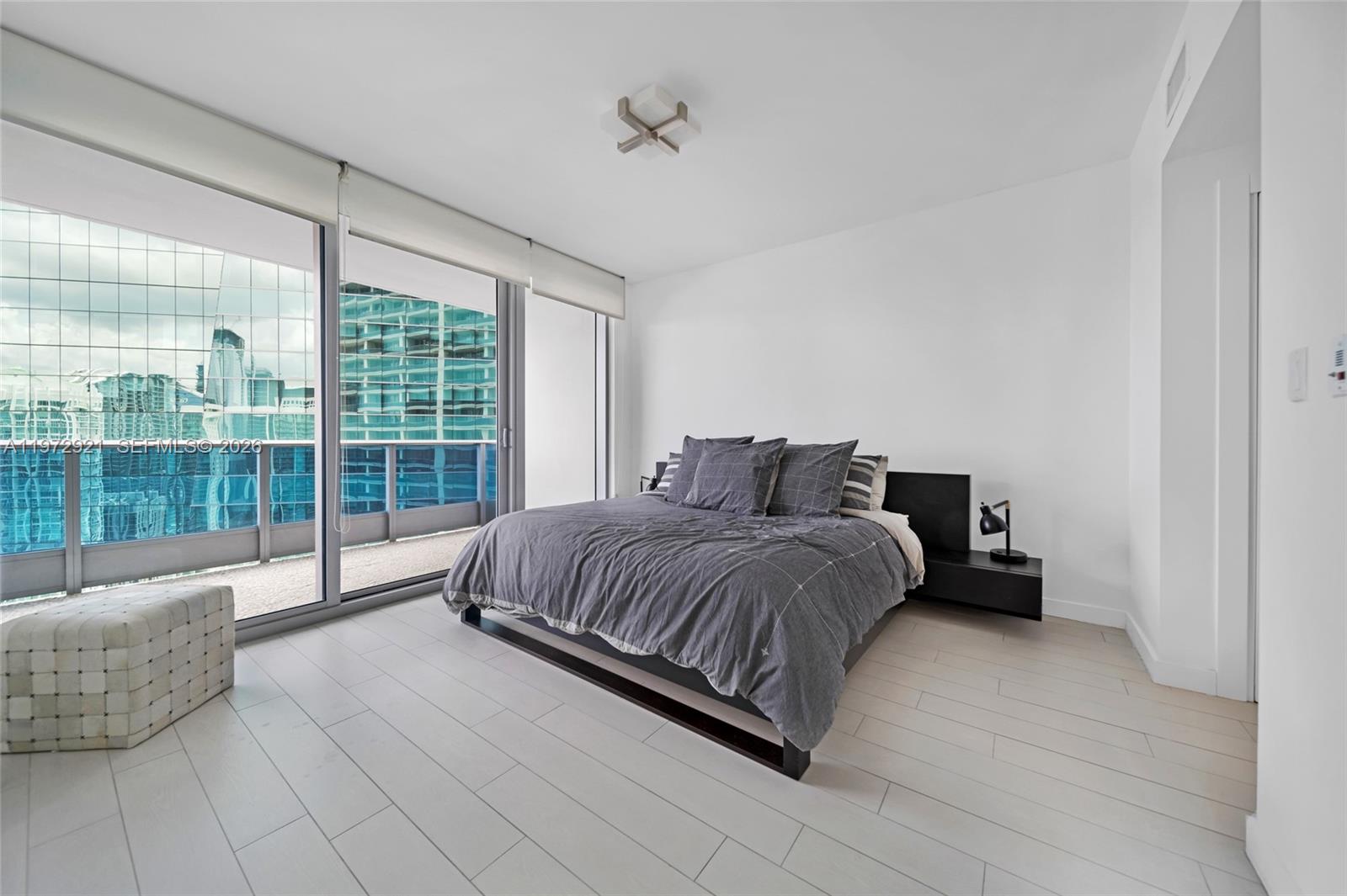 200 Biscayne Boulevard Way #3811, Miami FL 33131