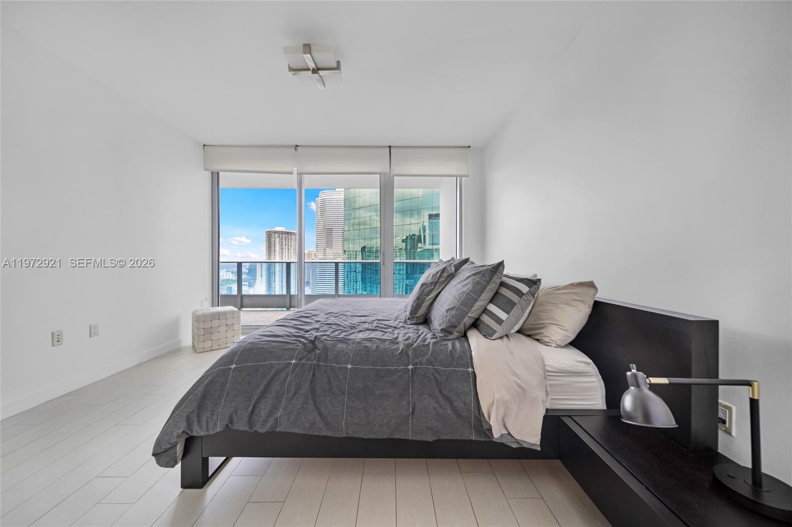 200 Biscayne Boulevard Way #3811, Miami FL 33131
