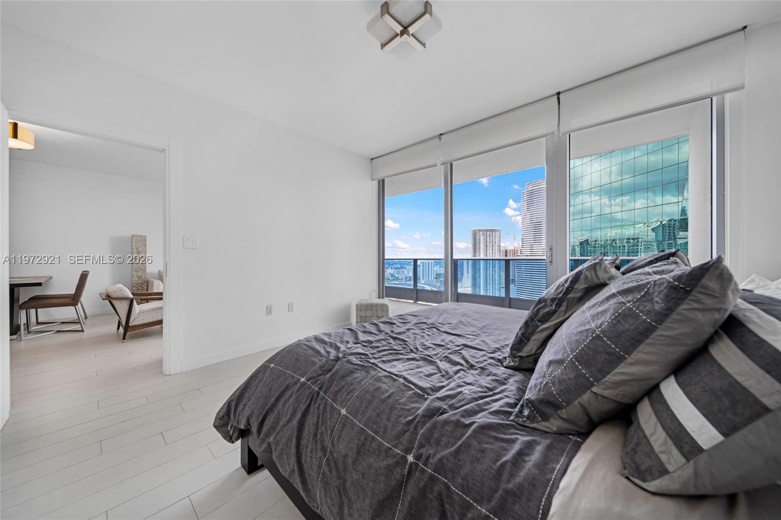 200 Biscayne Boulevard Way #3811, Miami FL 33131