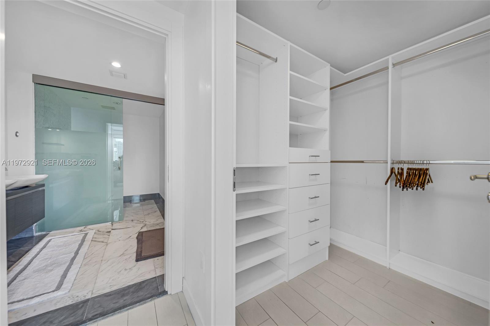 200 Biscayne Boulevard Way #3811, Miami FL 33131