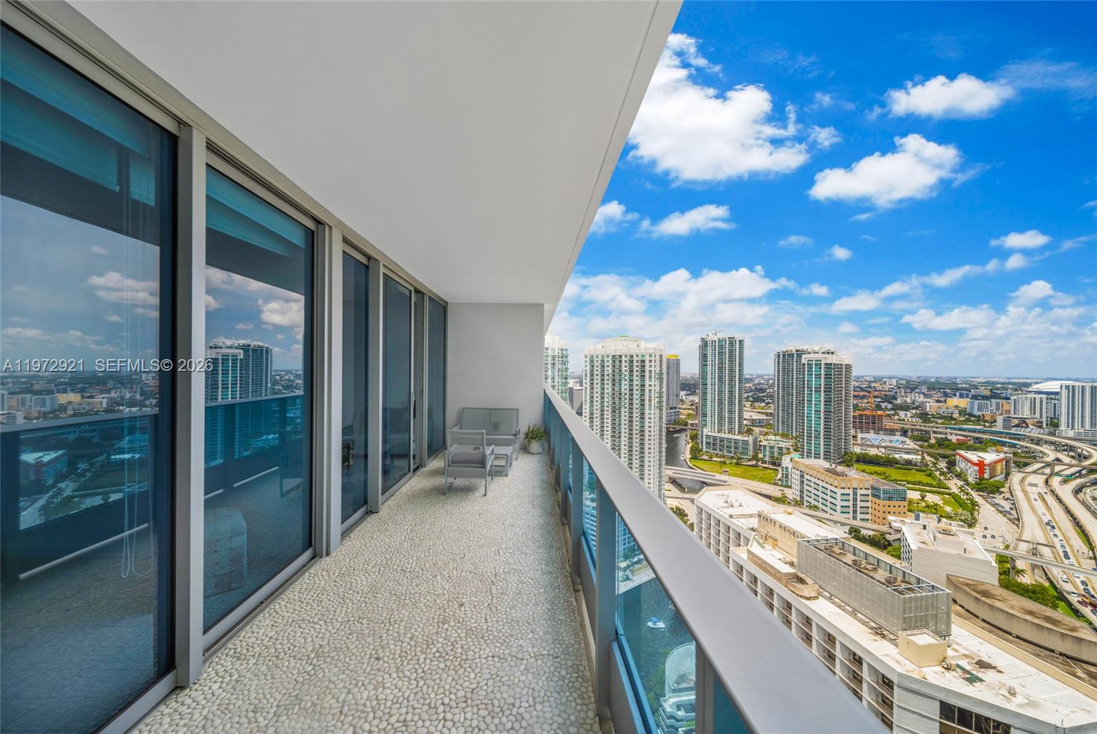 200 Biscayne Boulevard Way #3811, Miami FL 33131