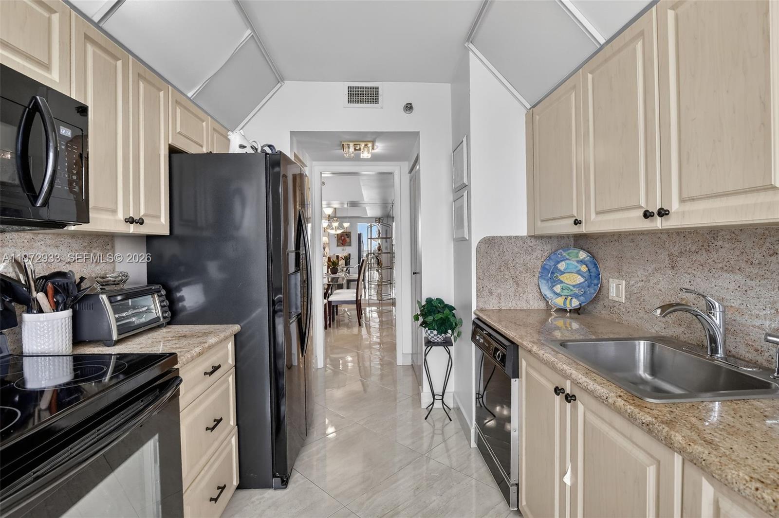 20281 E Country Club Dr #2403, Aventura FL 33180