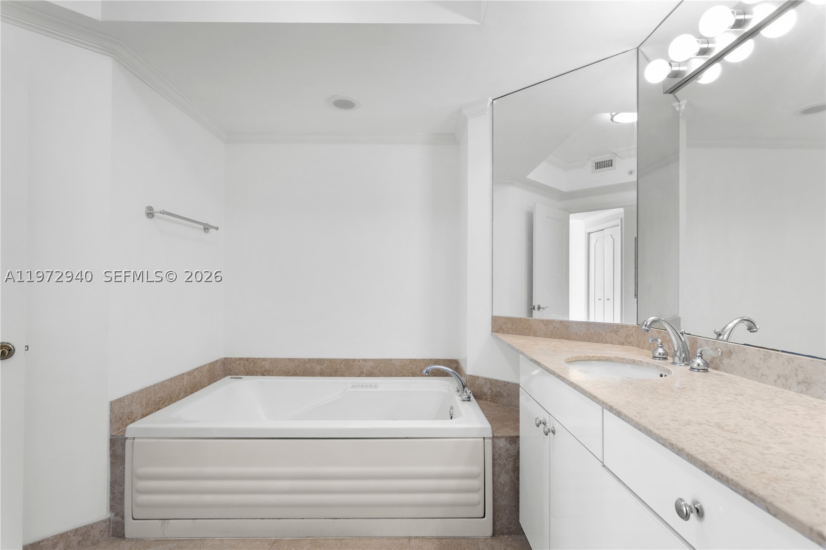 4775 Collins Ave #1006, Miami Beach FL 33140