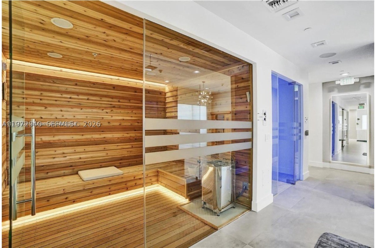 4775 Collins Ave #1006, Miami Beach FL 33140