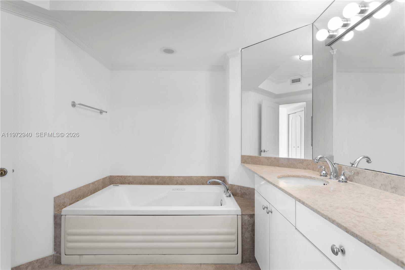 4775 Collins Ave #1006, Miami Beach FL 33140