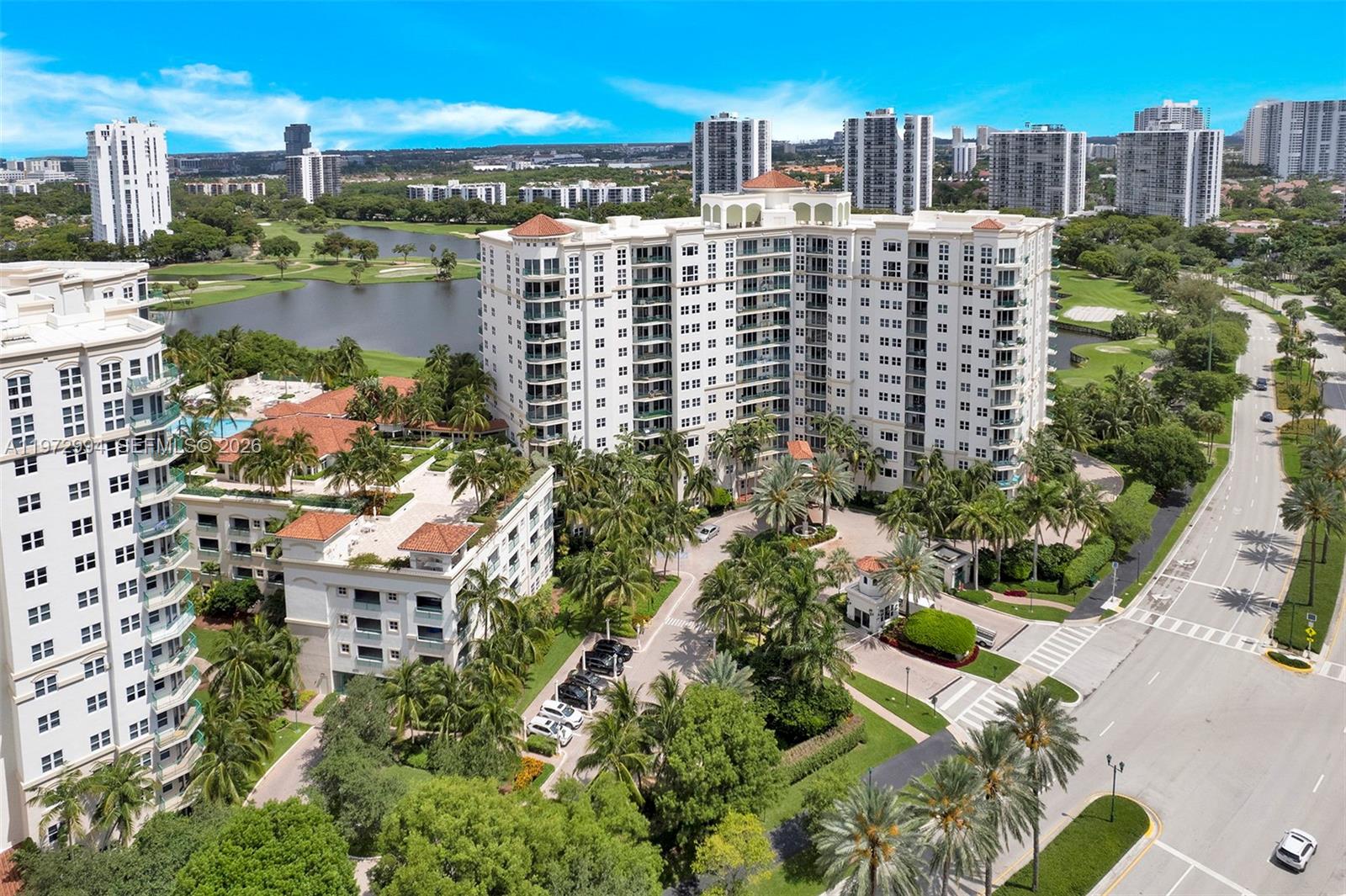 20000 E Country Club Dr #PH06, Aventura FL 33180