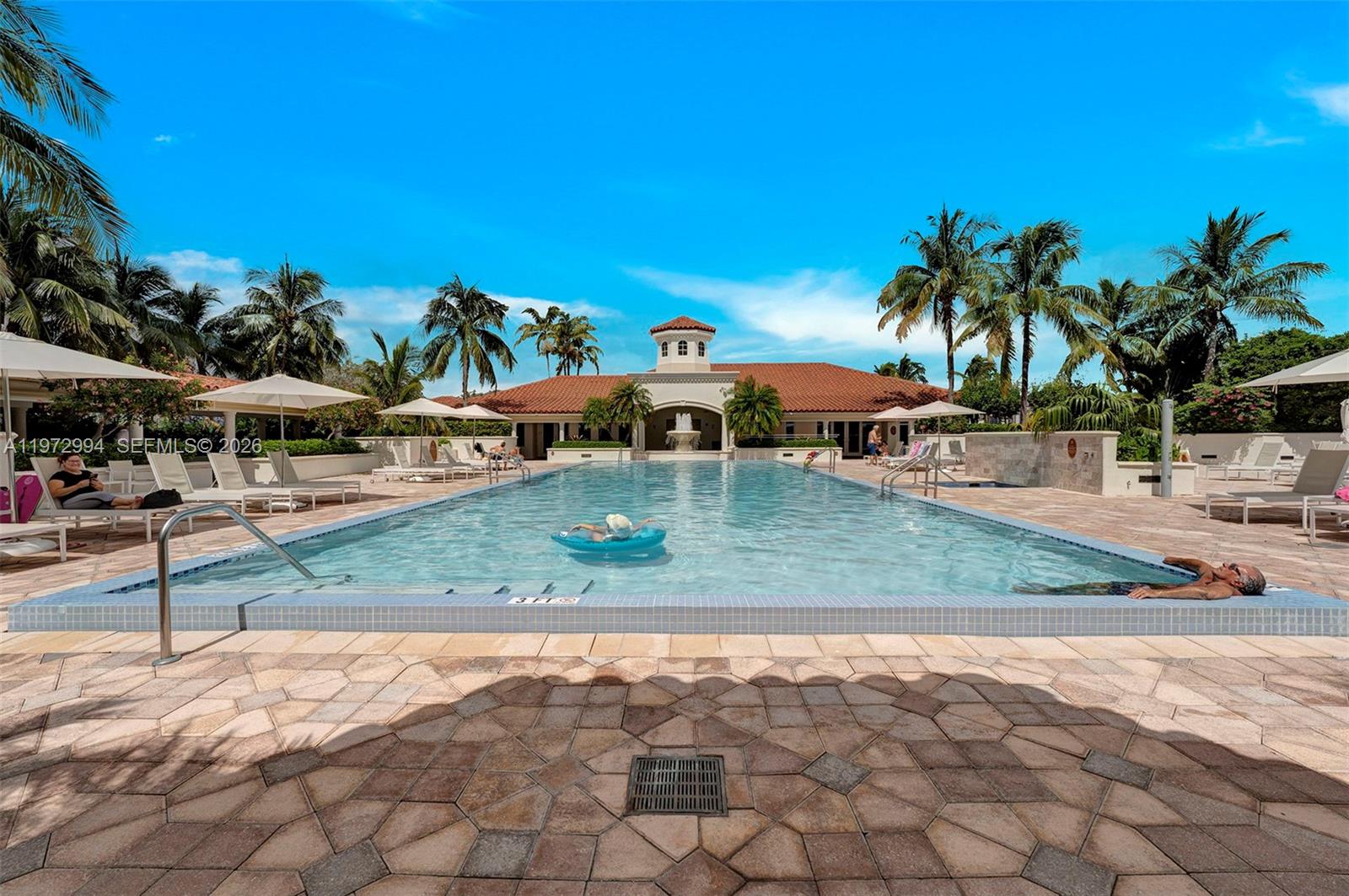 20000 E Country Club Dr #PH06, Aventura FL 33180