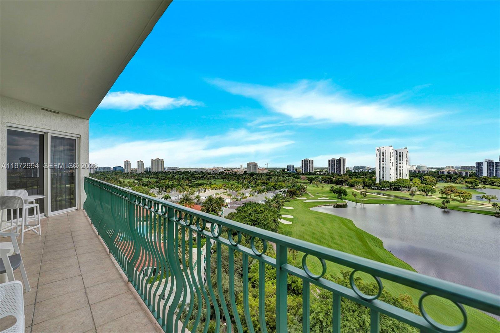 20000 E Country Club Dr #PH06, Aventura FL 33180