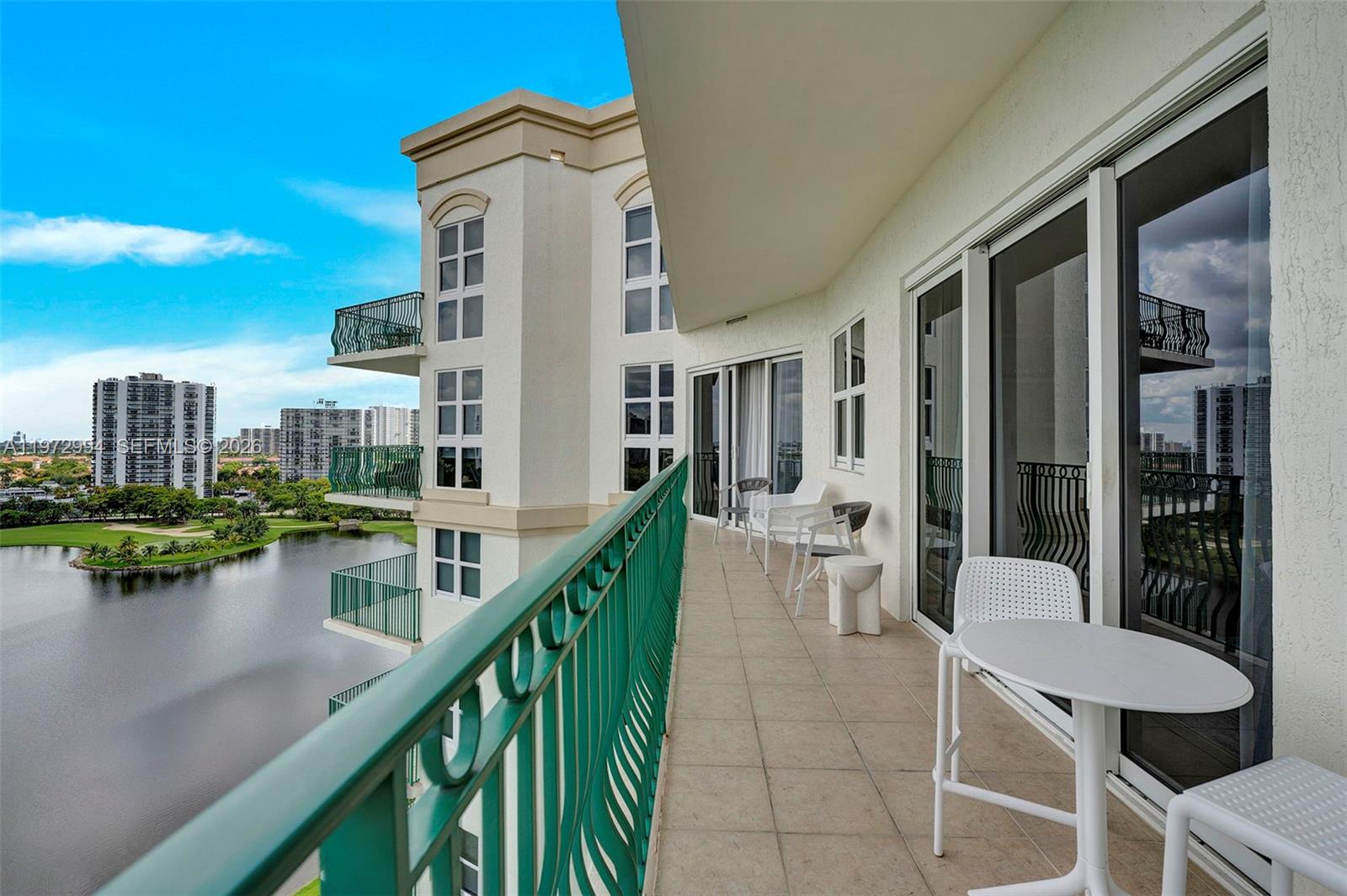 20000 E Country Club Dr #PH06, Aventura FL 33180