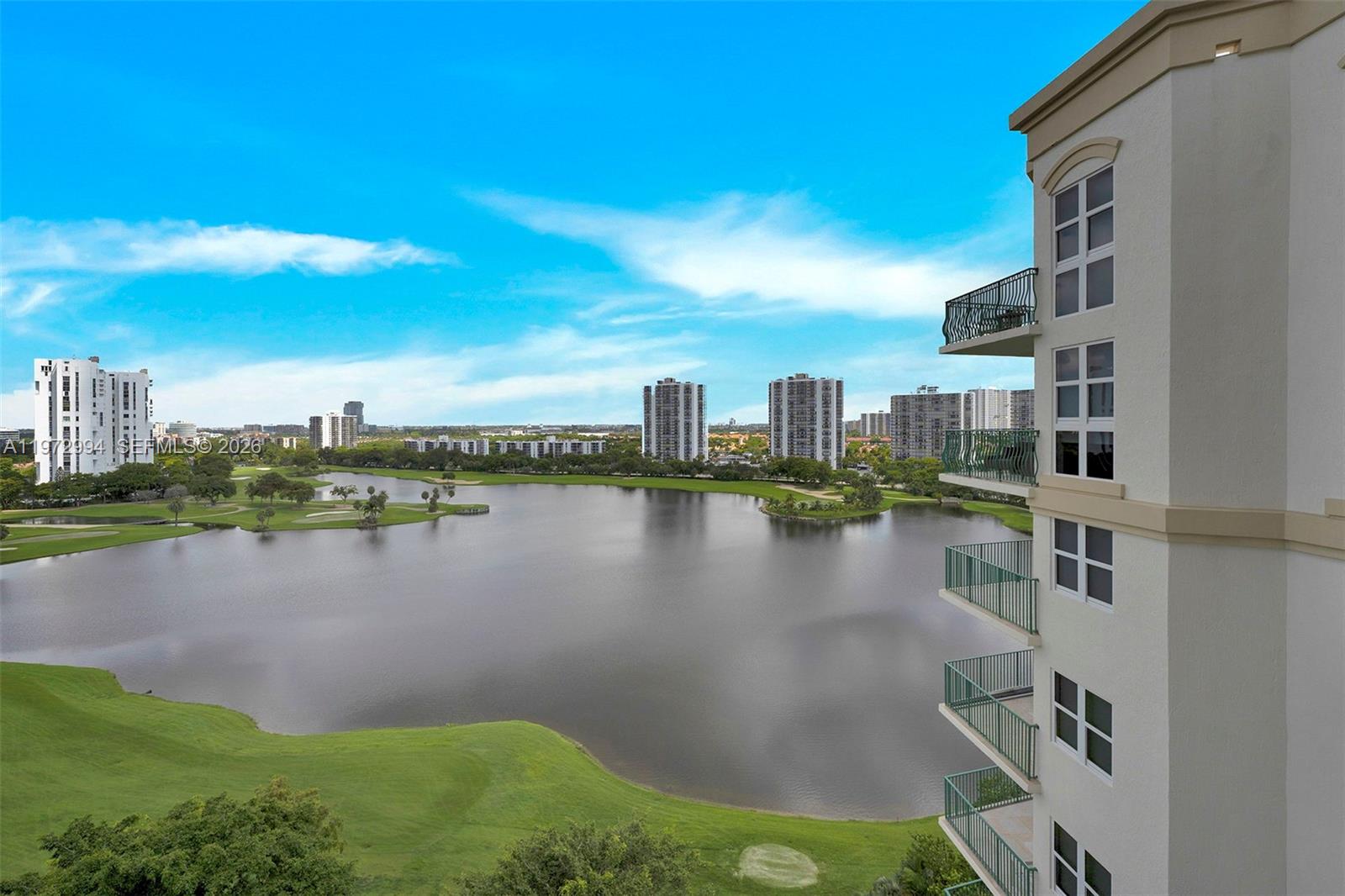20000 E Country Club Dr #PH06, Aventura FL 33180