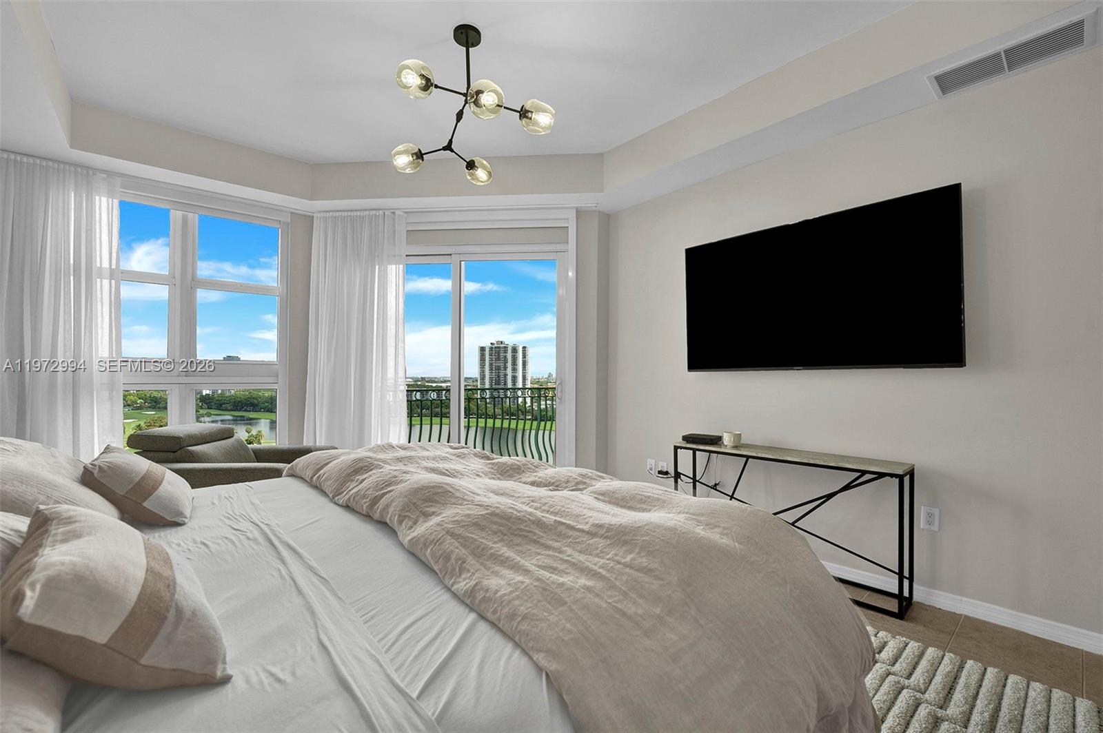 20000 E Country Club Dr #PH06, Aventura FL 33180