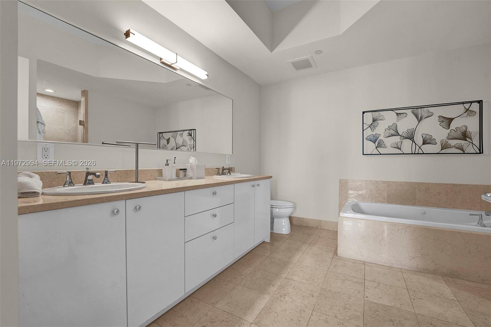 20000 E Country Club Dr #PH06, Aventura FL 33180