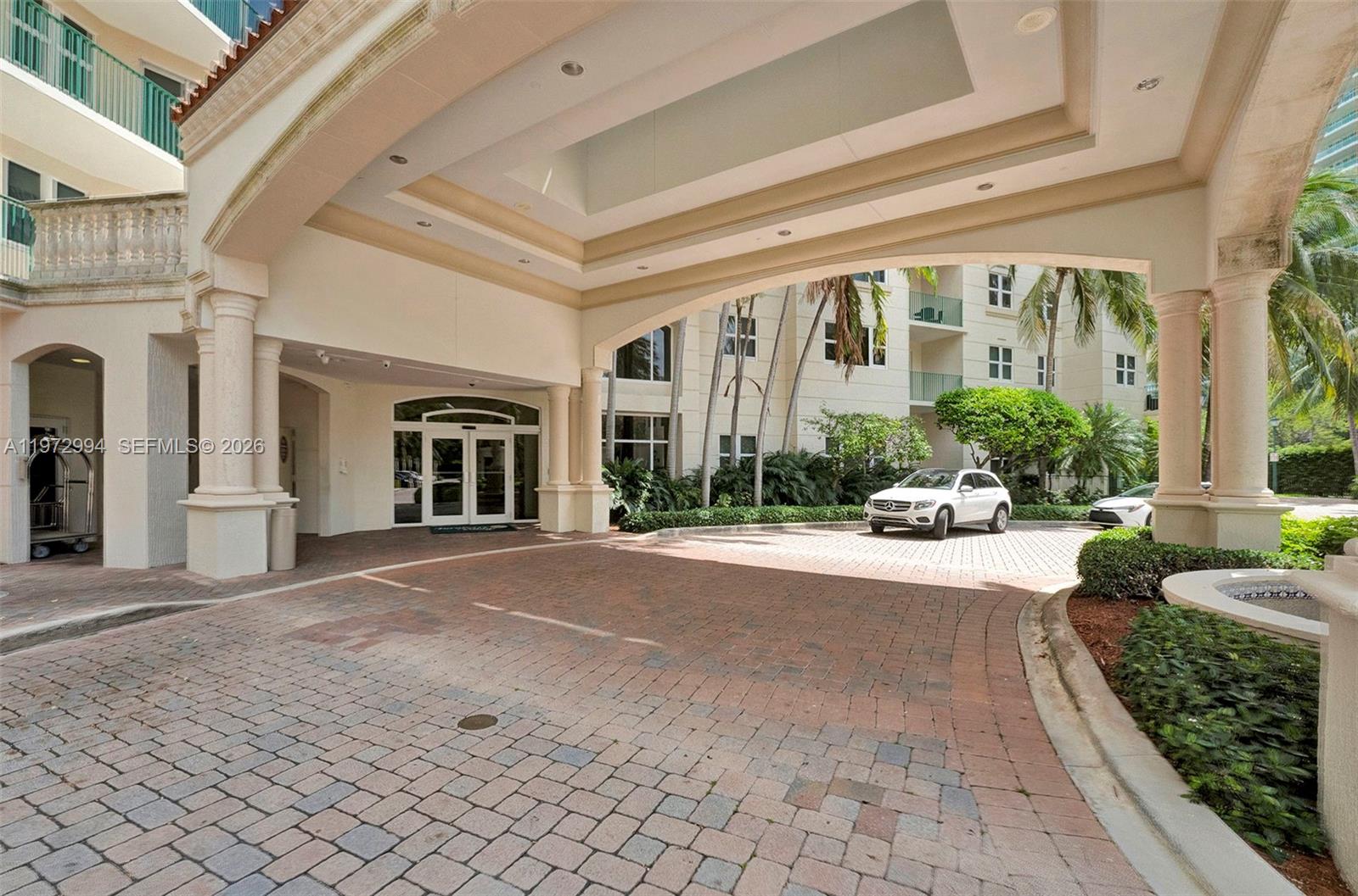 20000 E Country Club Dr #PH06, Aventura FL 33180