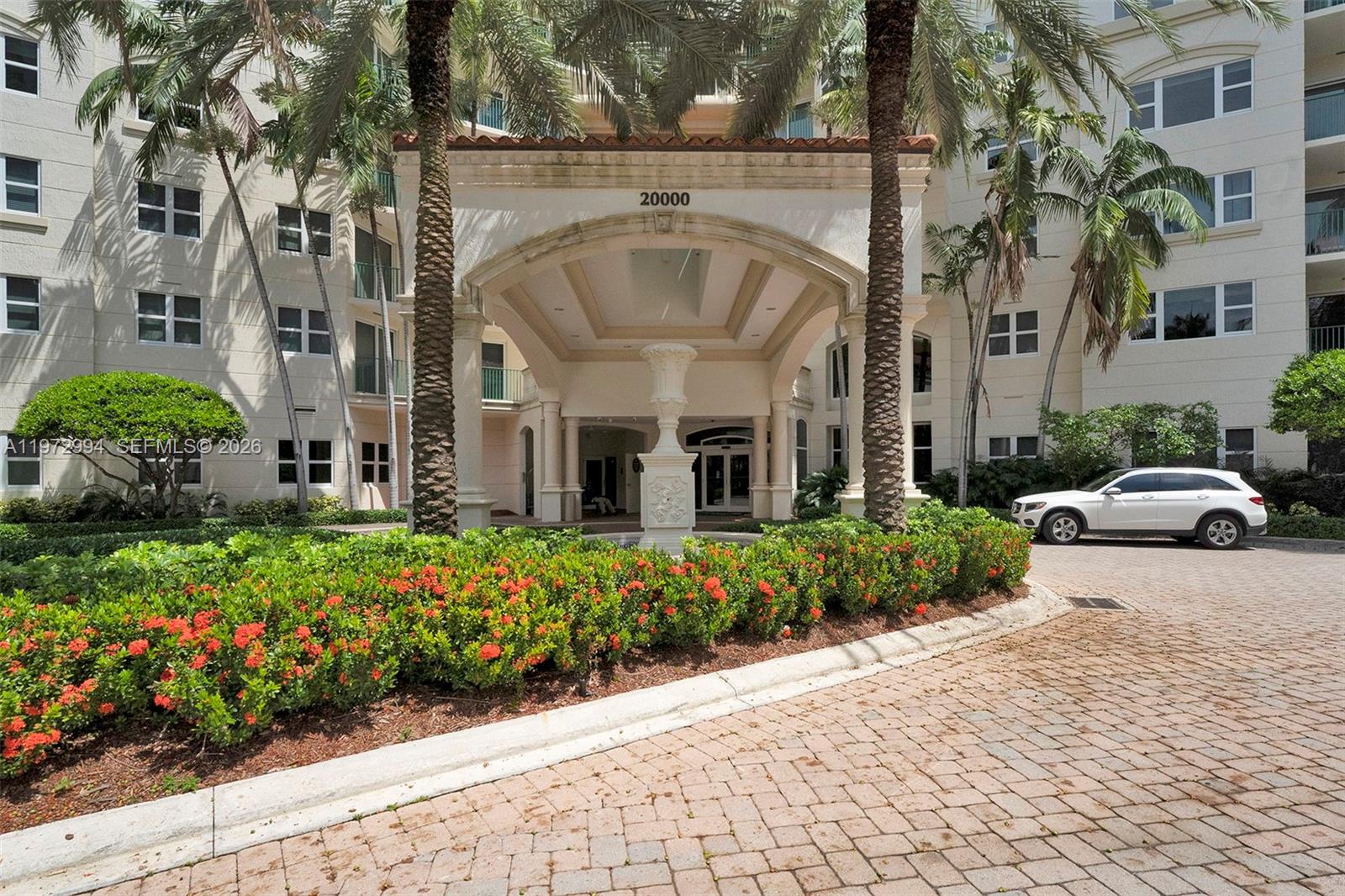 20000 E Country Club Dr #PH06, Aventura FL 33180