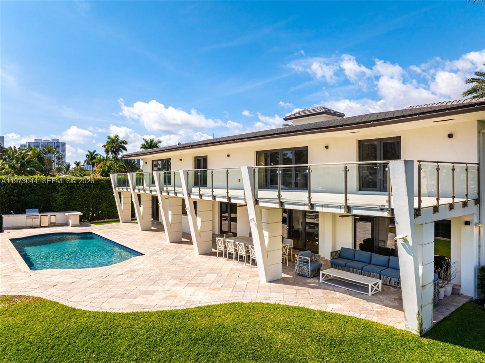 501 Hibiscus Dr, Hallandale Beach FL 33009