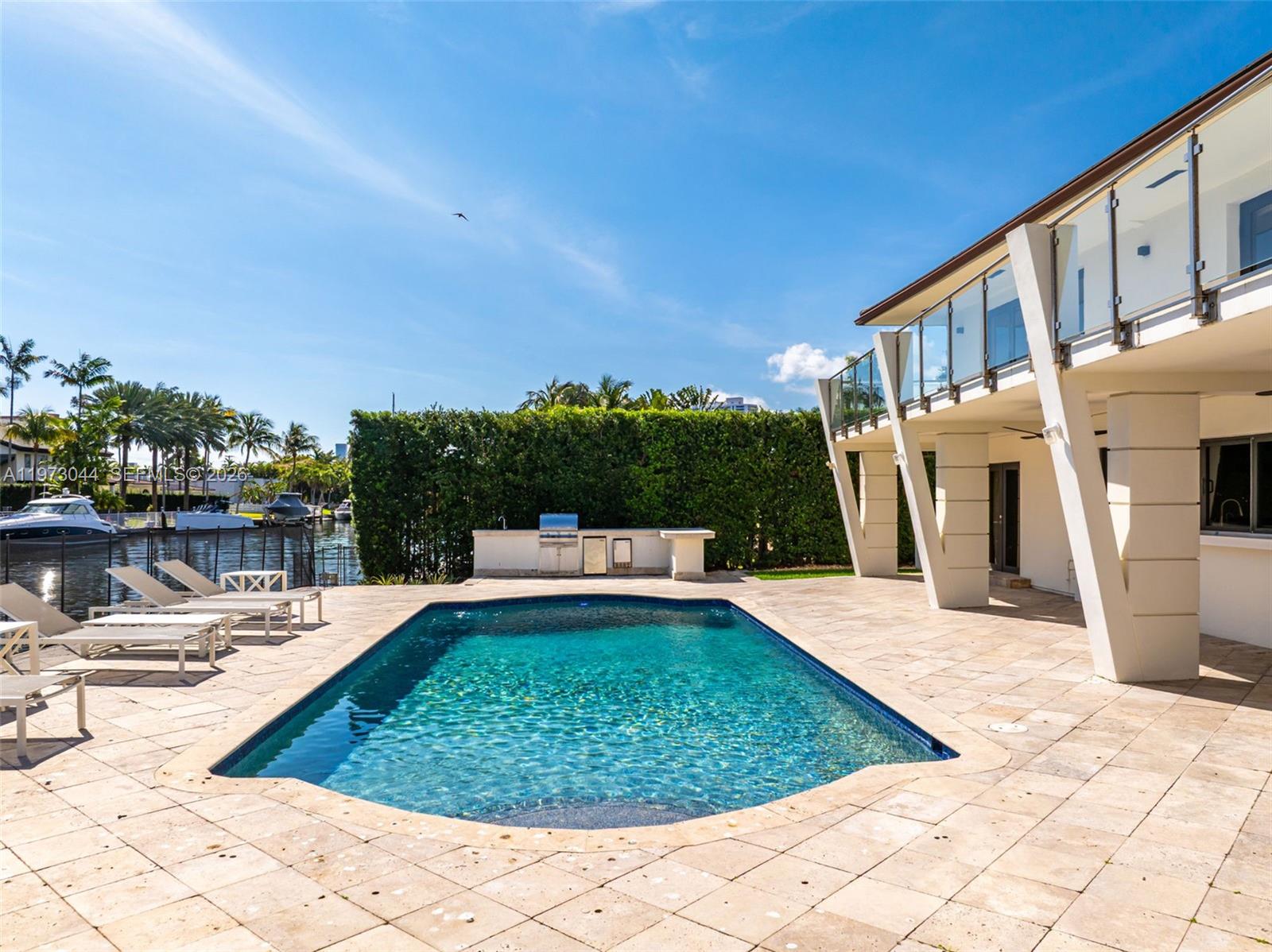501 Hibiscus Dr, Hallandale Beach FL 33009