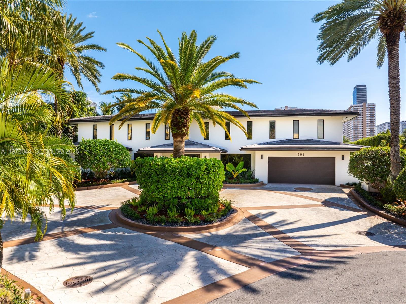 501 Hibiscus Dr, Hallandale Beach FL 33009