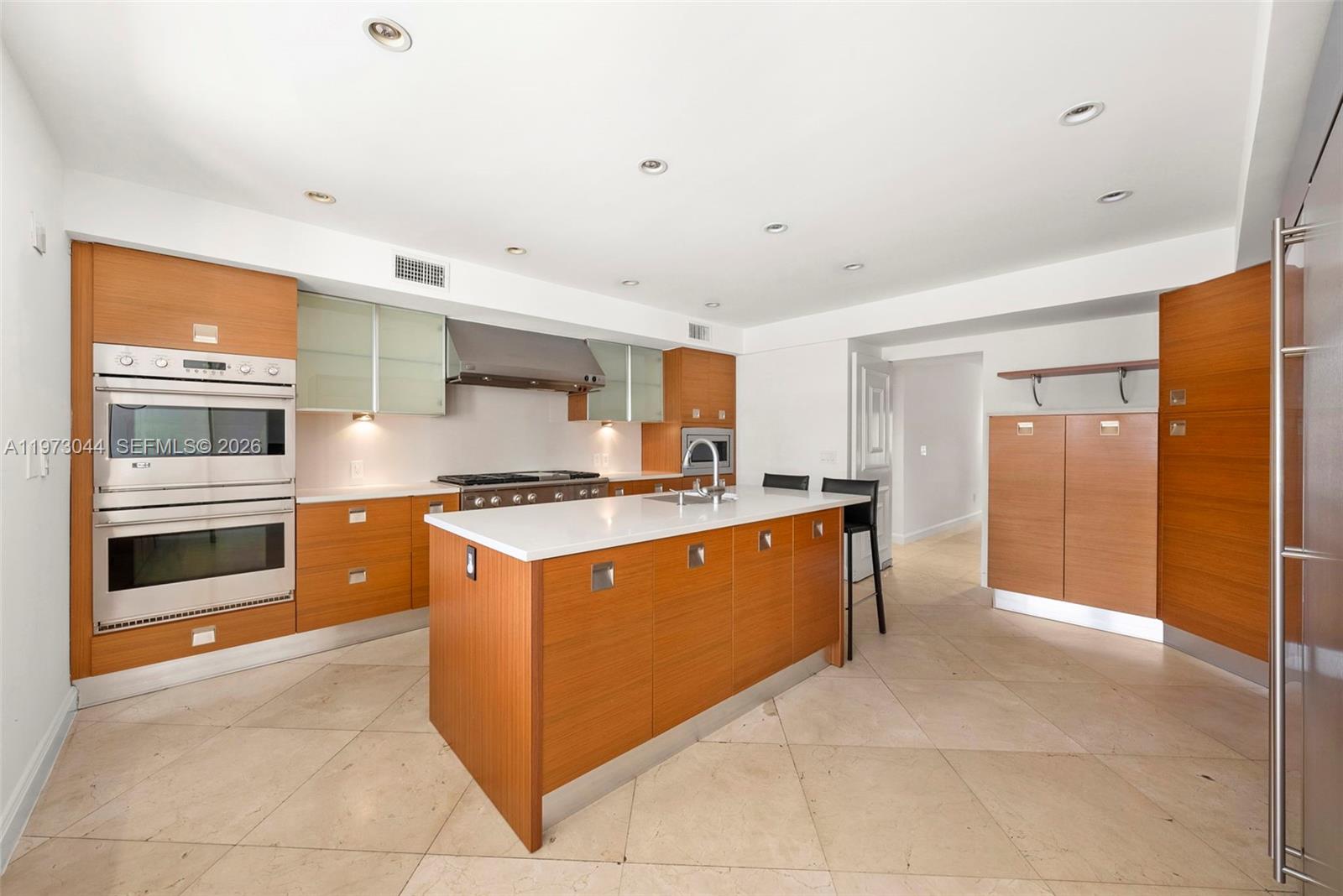 501 Hibiscus Dr, Hallandale Beach FL 33009