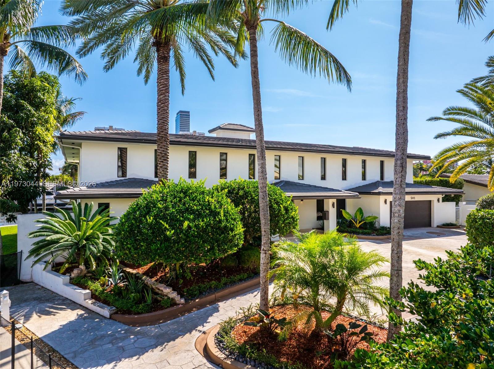 501 Hibiscus Dr, Hallandale Beach FL 33009