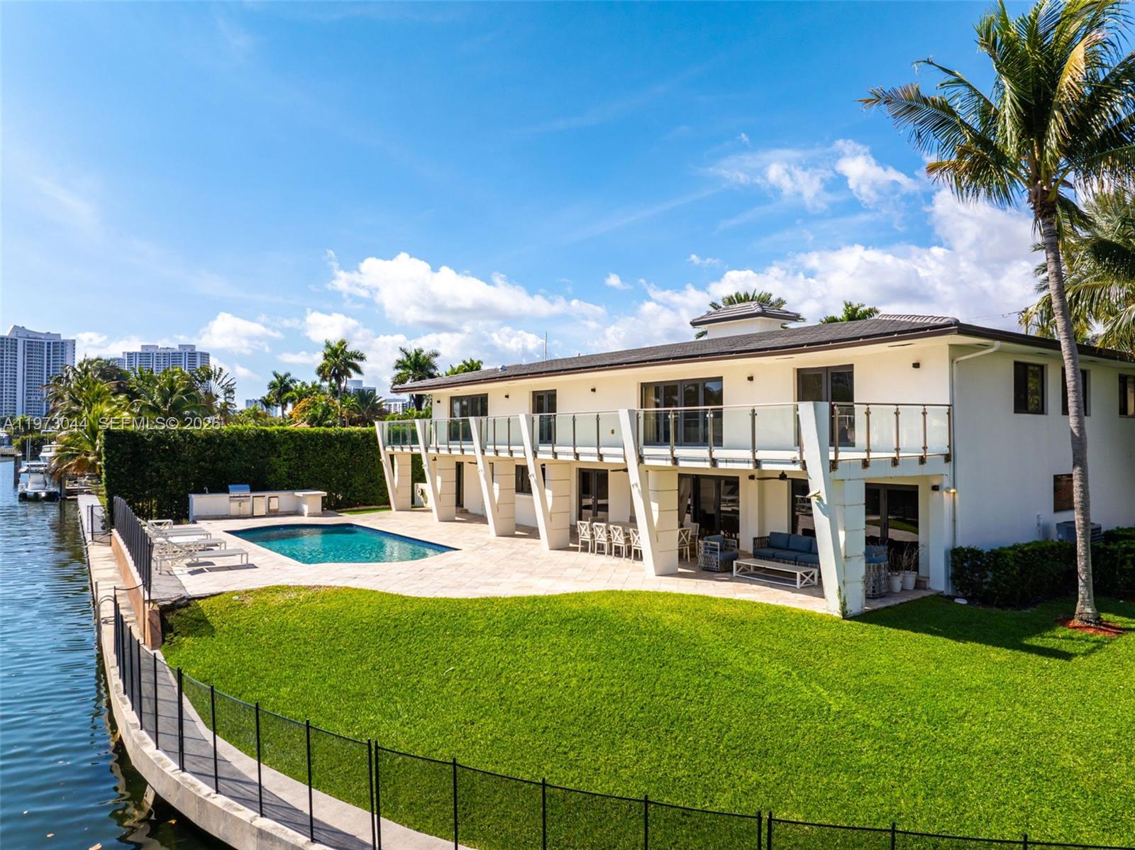 501 Hibiscus Dr, Hallandale Beach FL 33009