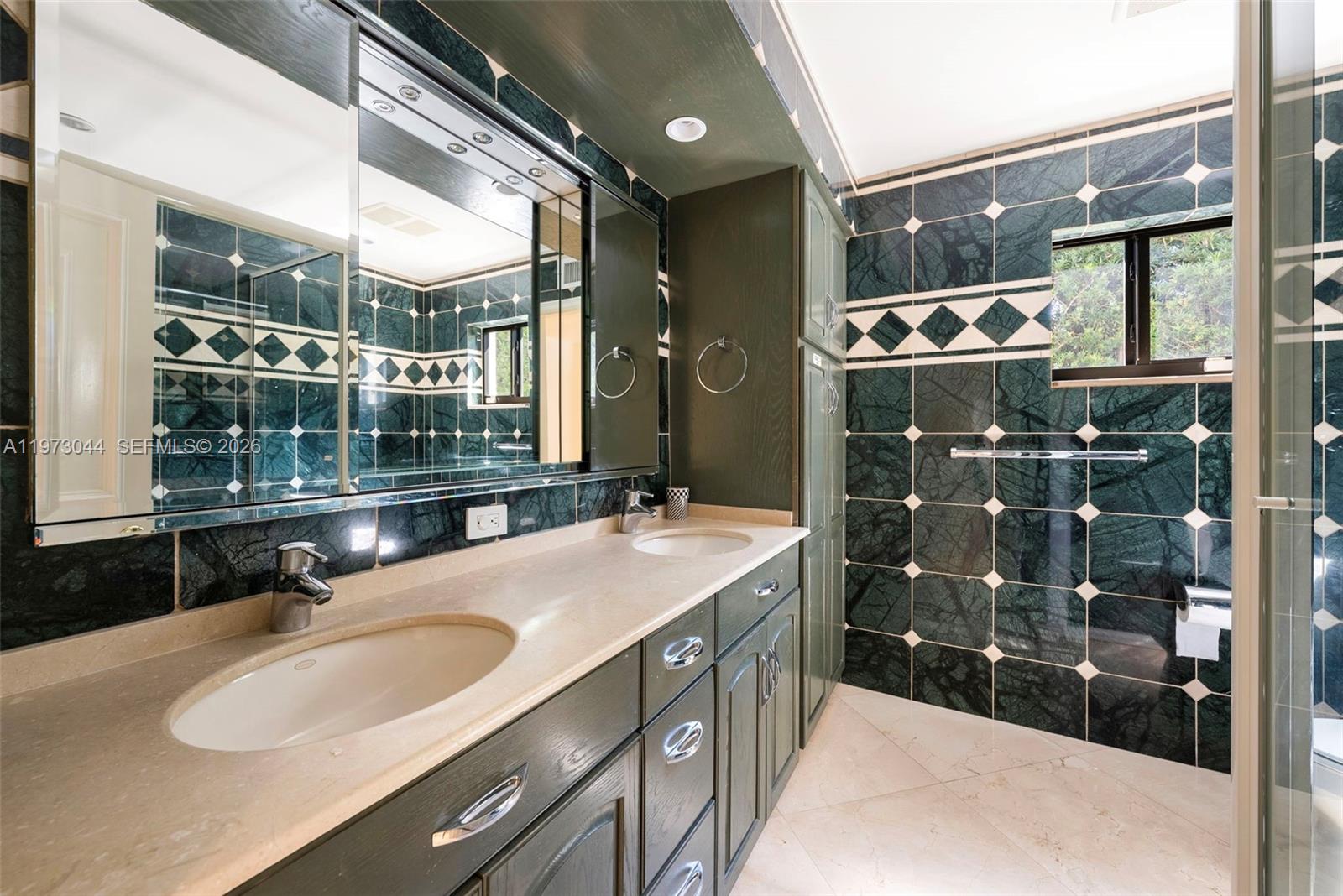 501 Hibiscus Dr, Hallandale Beach FL 33009