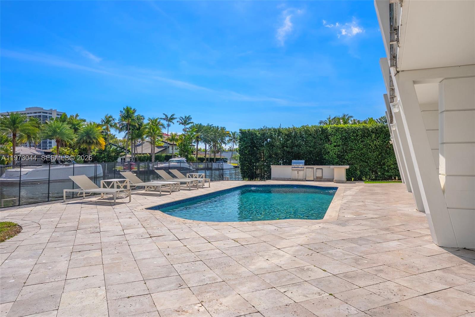 501 Hibiscus Dr, Hallandale Beach FL 33009