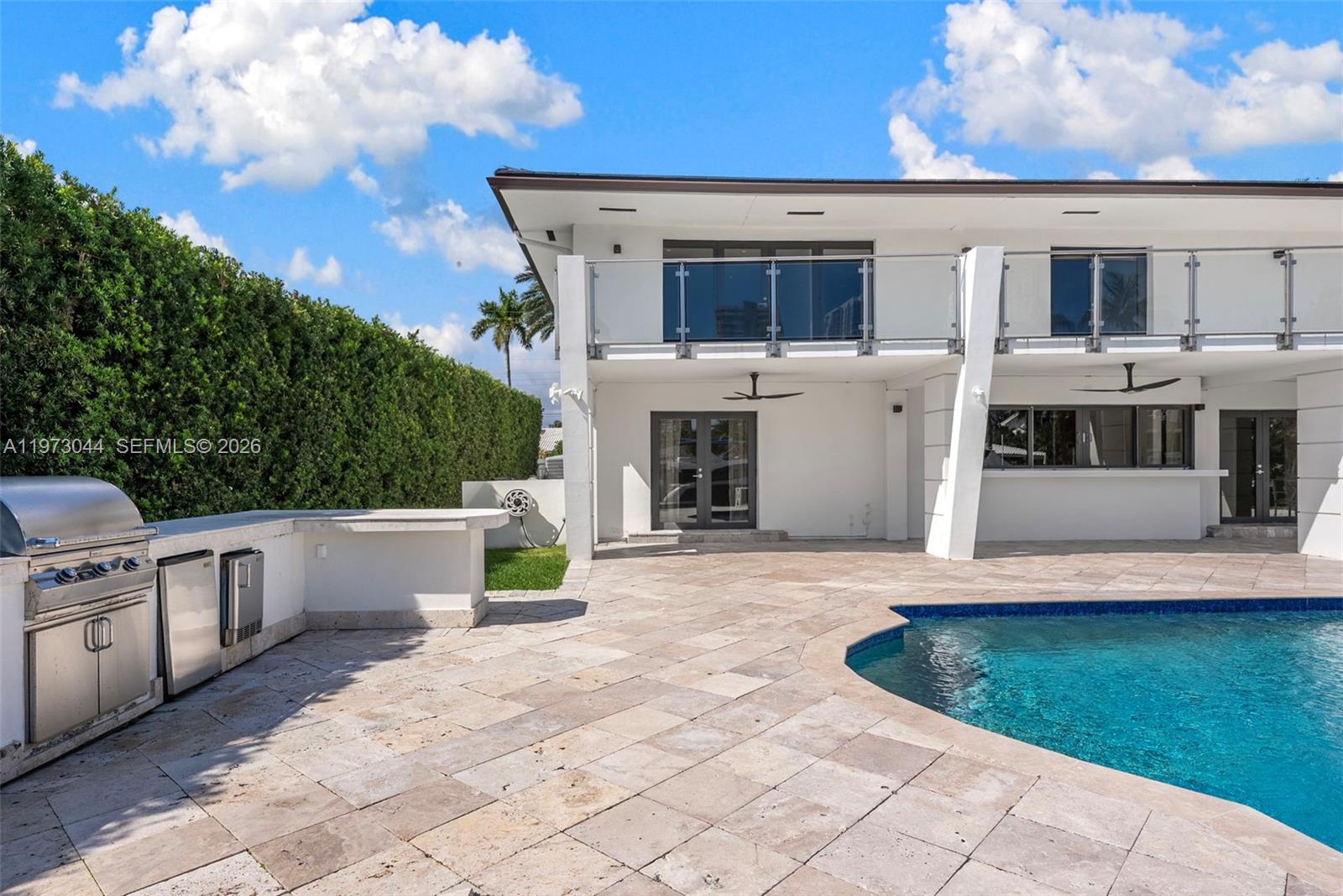 501 Hibiscus Dr, Hallandale Beach FL 33009