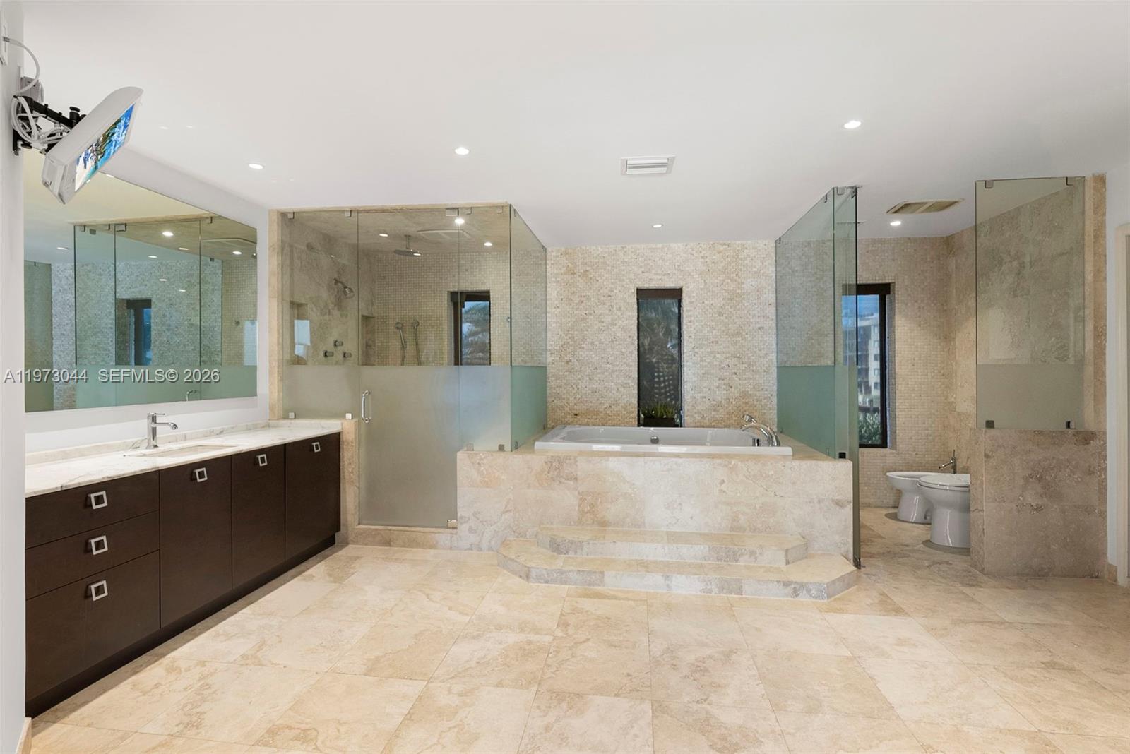 501 Hibiscus Dr, Hallandale Beach FL 33009