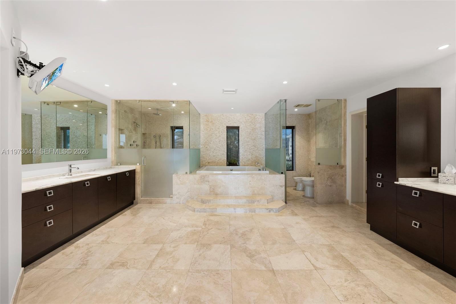 501 Hibiscus Dr, Hallandale Beach FL 33009
