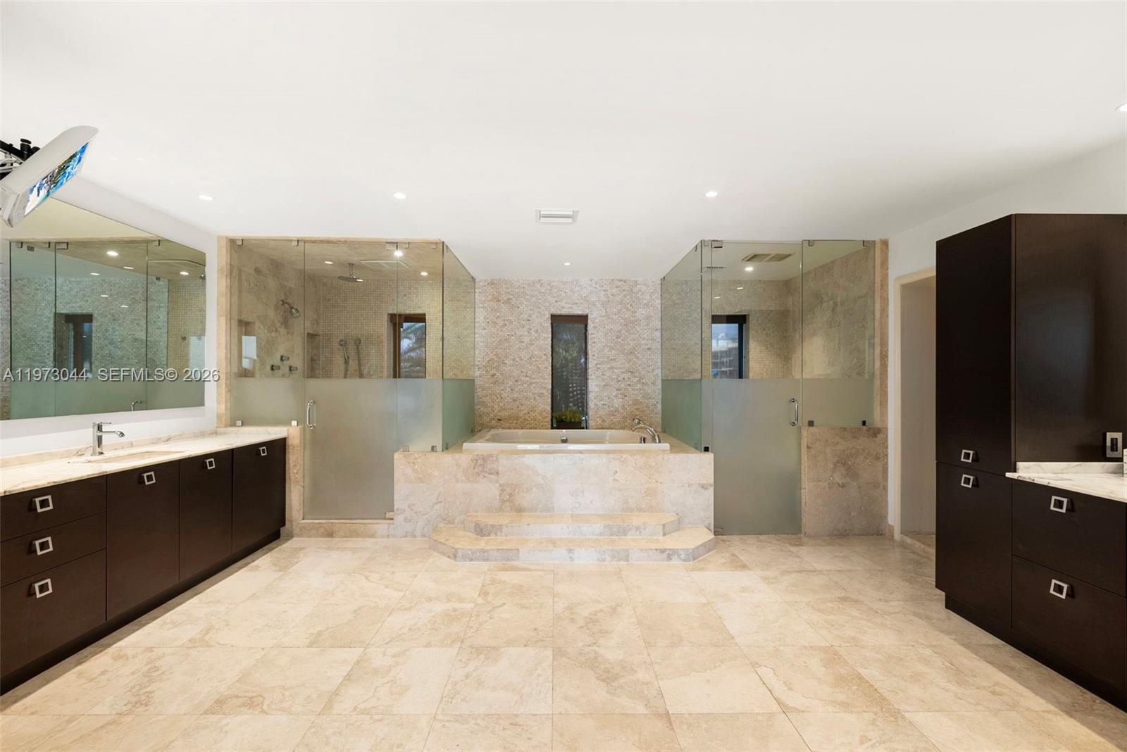 501 Hibiscus Dr, Hallandale Beach FL 33009