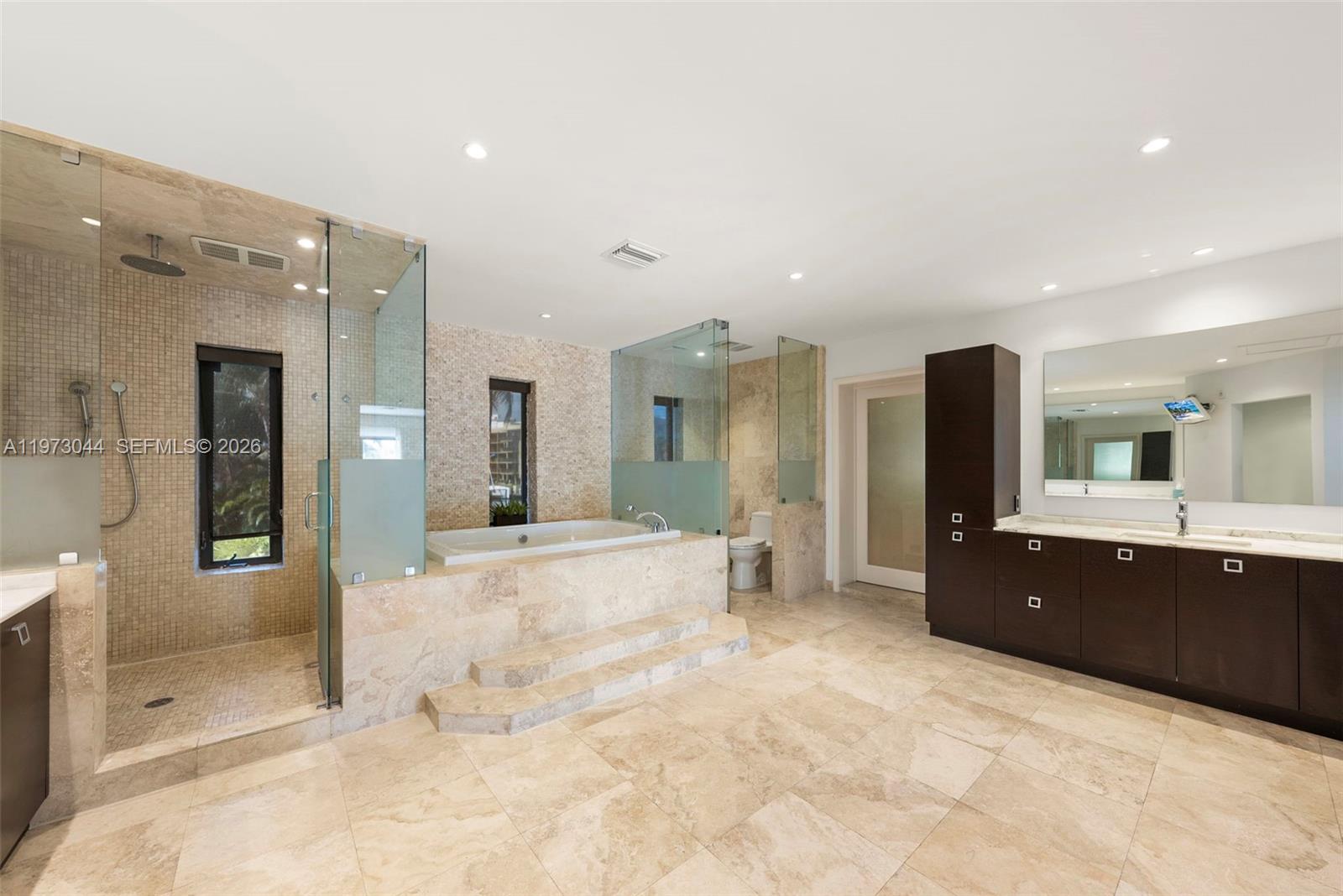 501 Hibiscus Dr, Hallandale Beach FL 33009