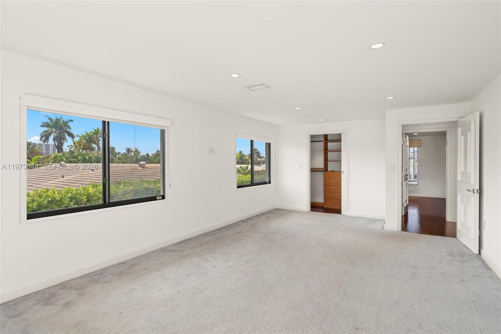 501 Hibiscus Dr, Hallandale Beach FL 33009