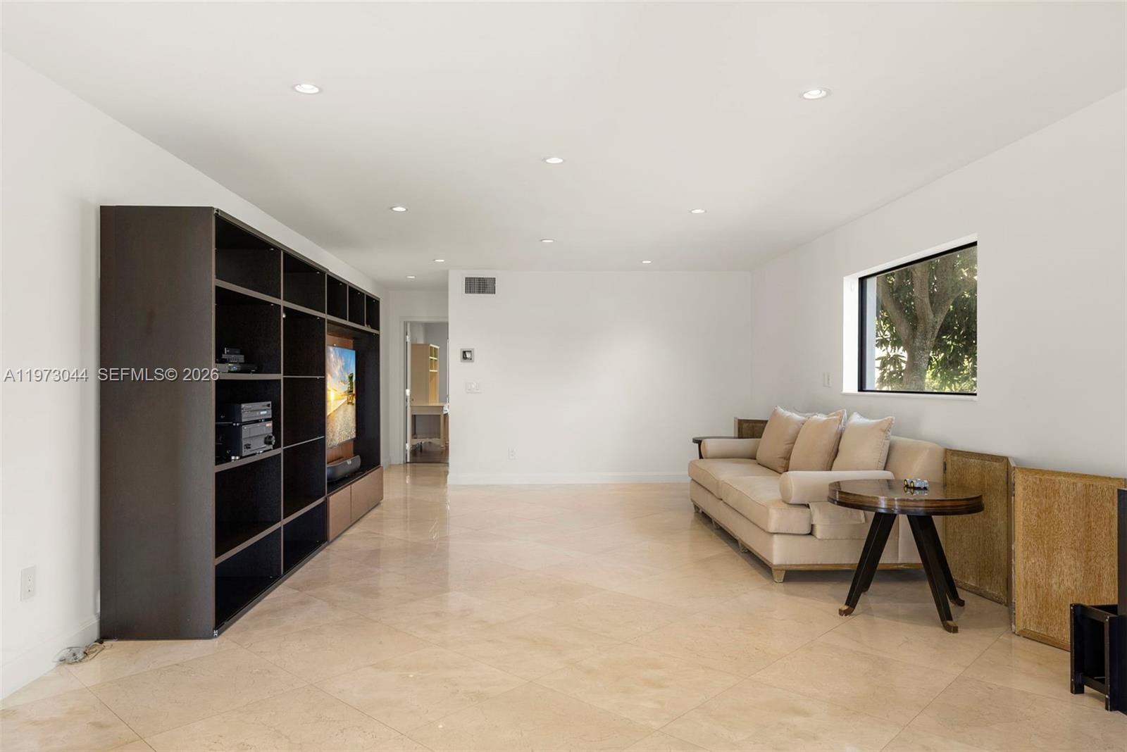 501 Hibiscus Dr, Hallandale Beach FL 33009