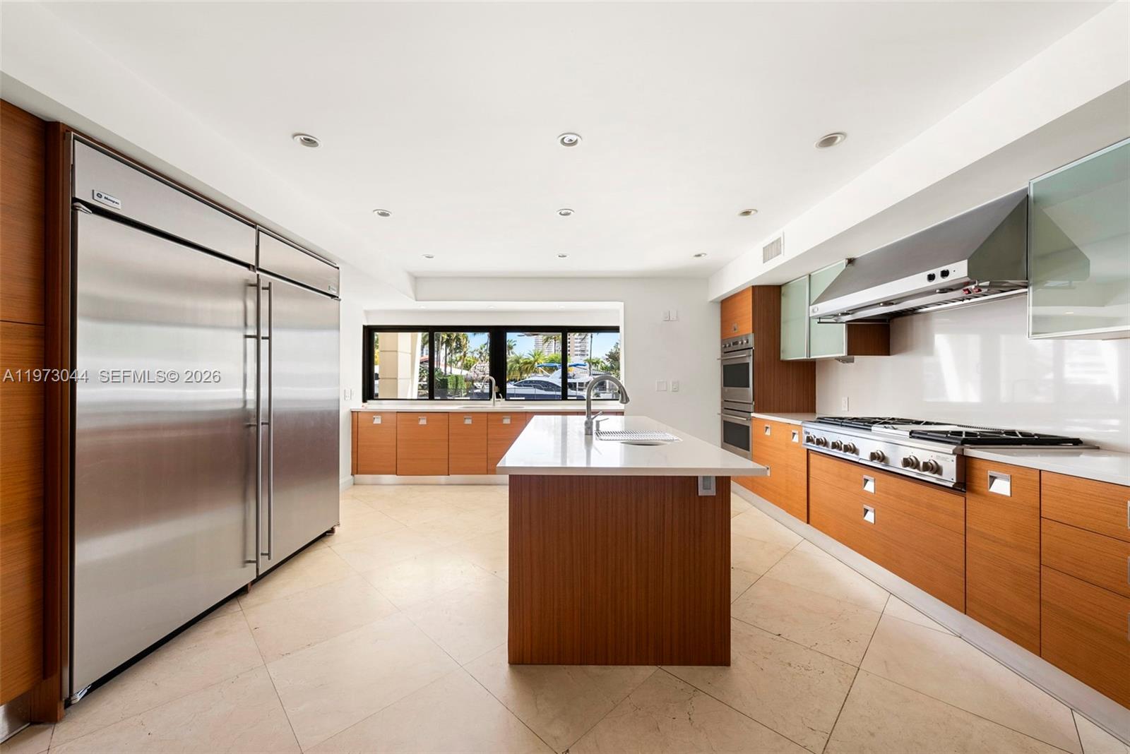 501 Hibiscus Dr, Hallandale Beach FL 33009