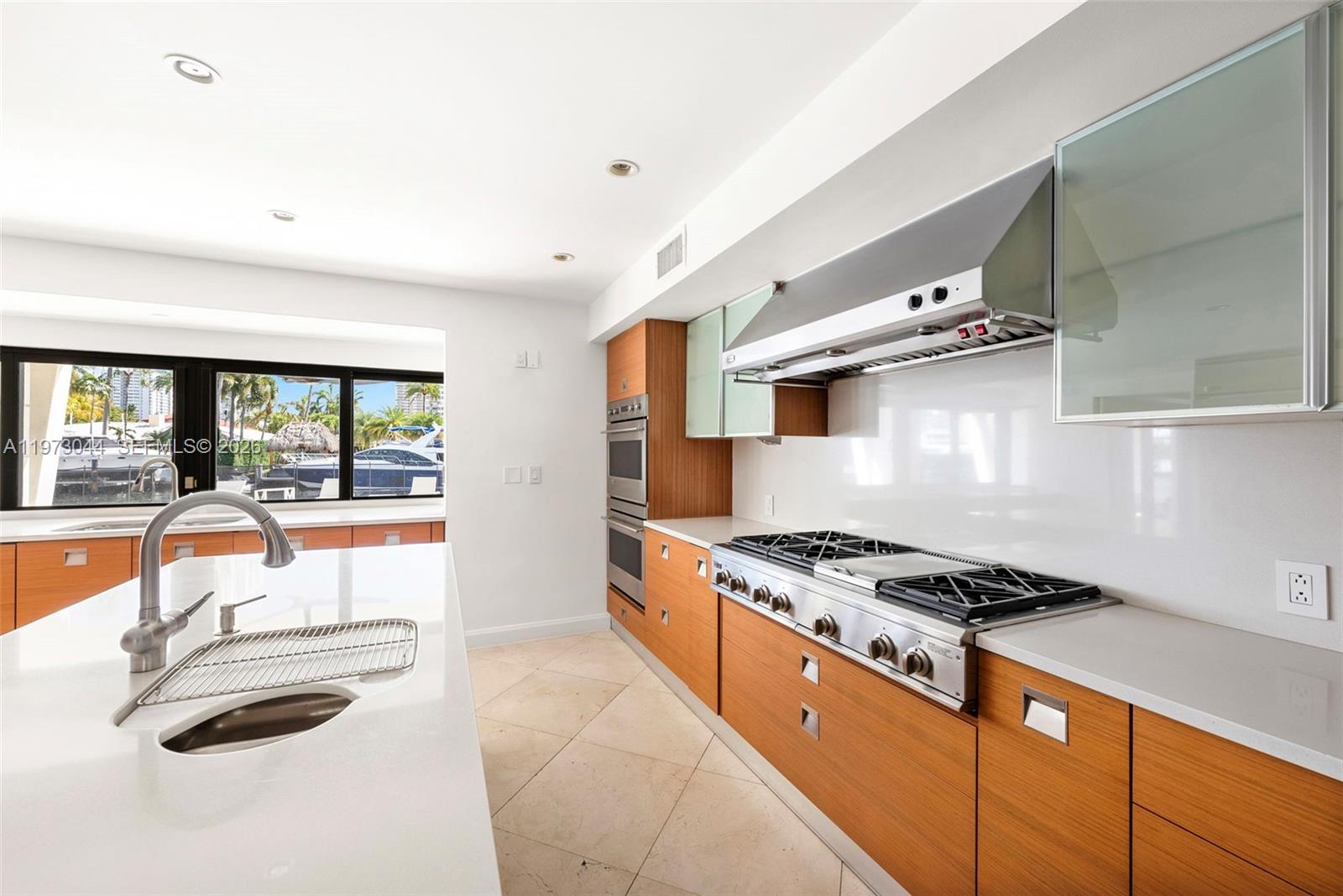 501 Hibiscus Dr, Hallandale Beach FL 33009