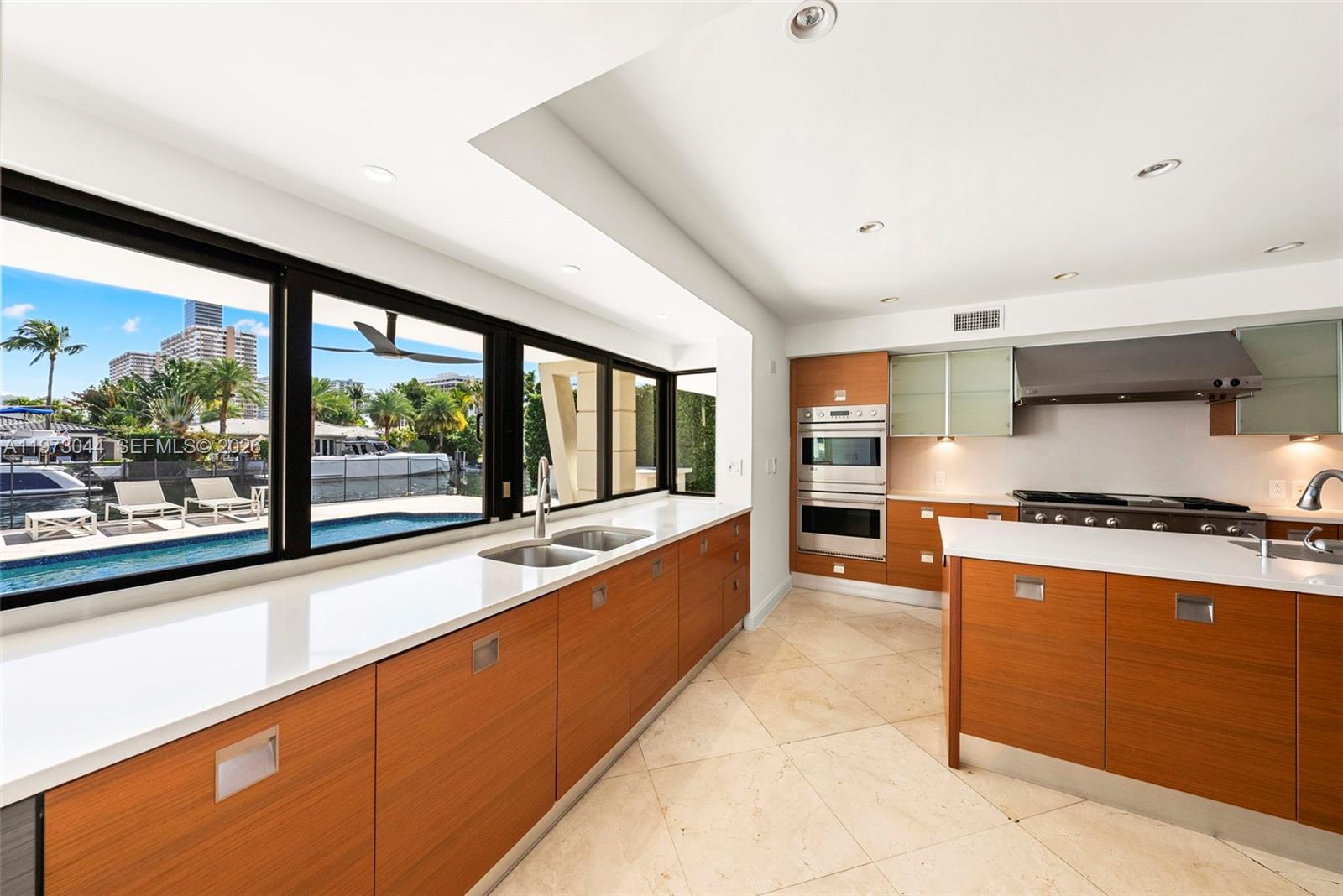 501 Hibiscus Dr, Hallandale Beach FL 33009