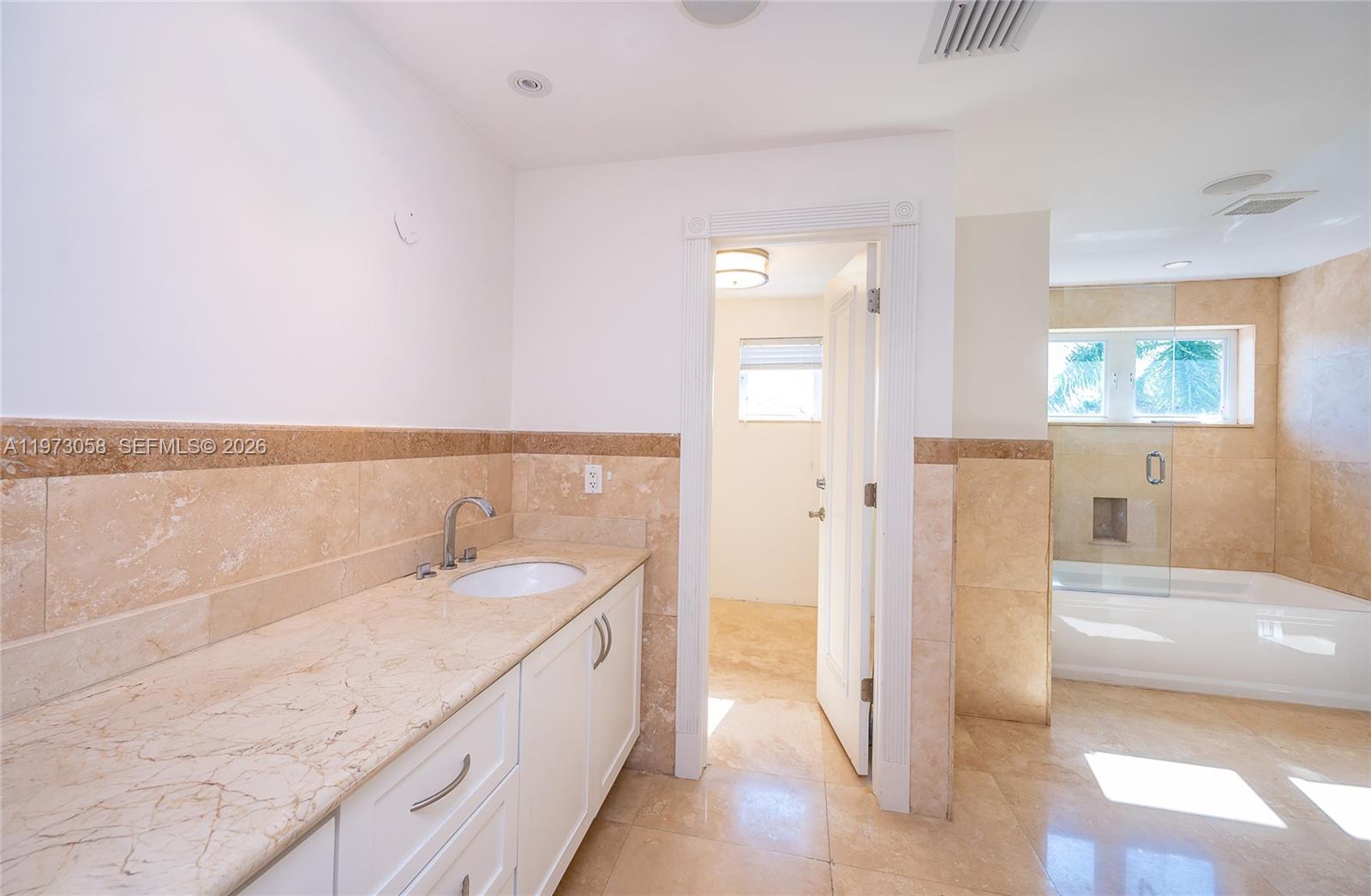 541 S Mashta Dr, Key Biscayne FL 33149