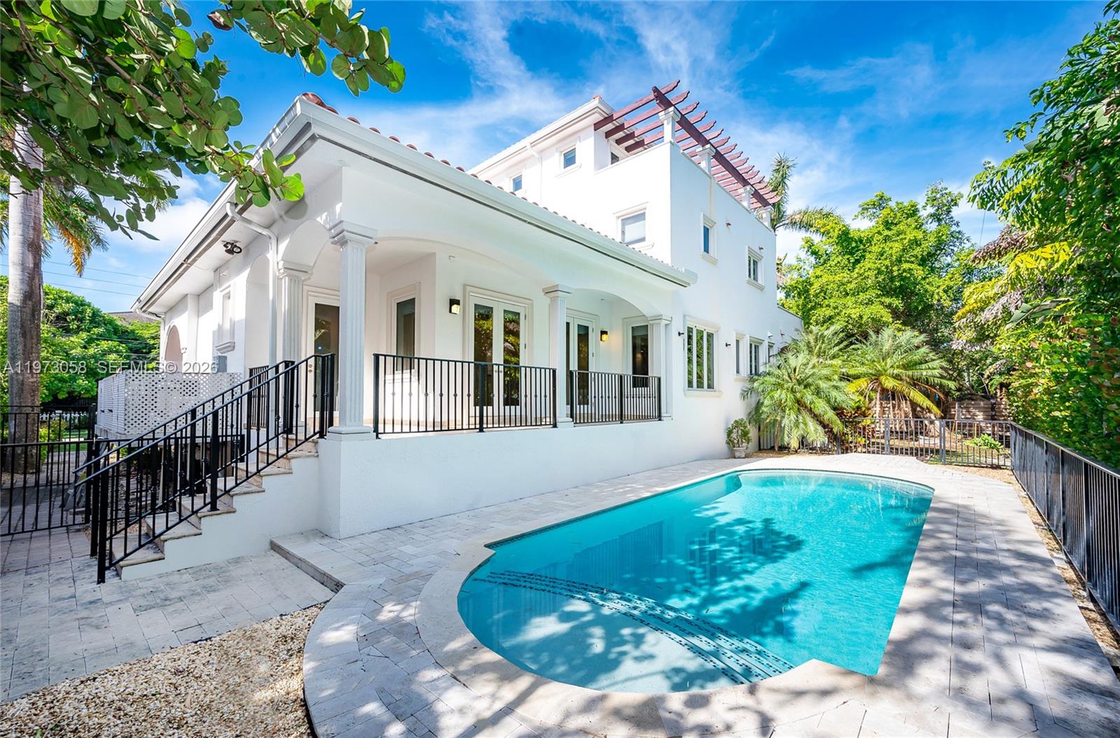 541 S Mashta Dr, Key Biscayne FL 33149