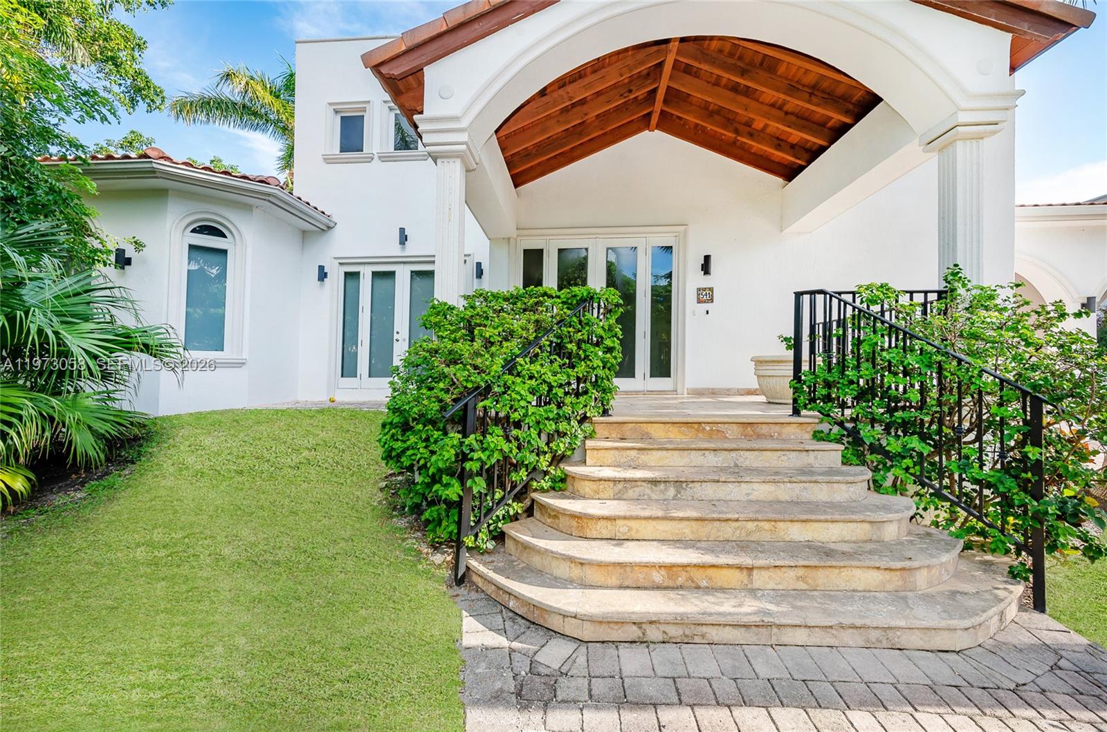 541 S Mashta Dr, Key Biscayne FL 33149