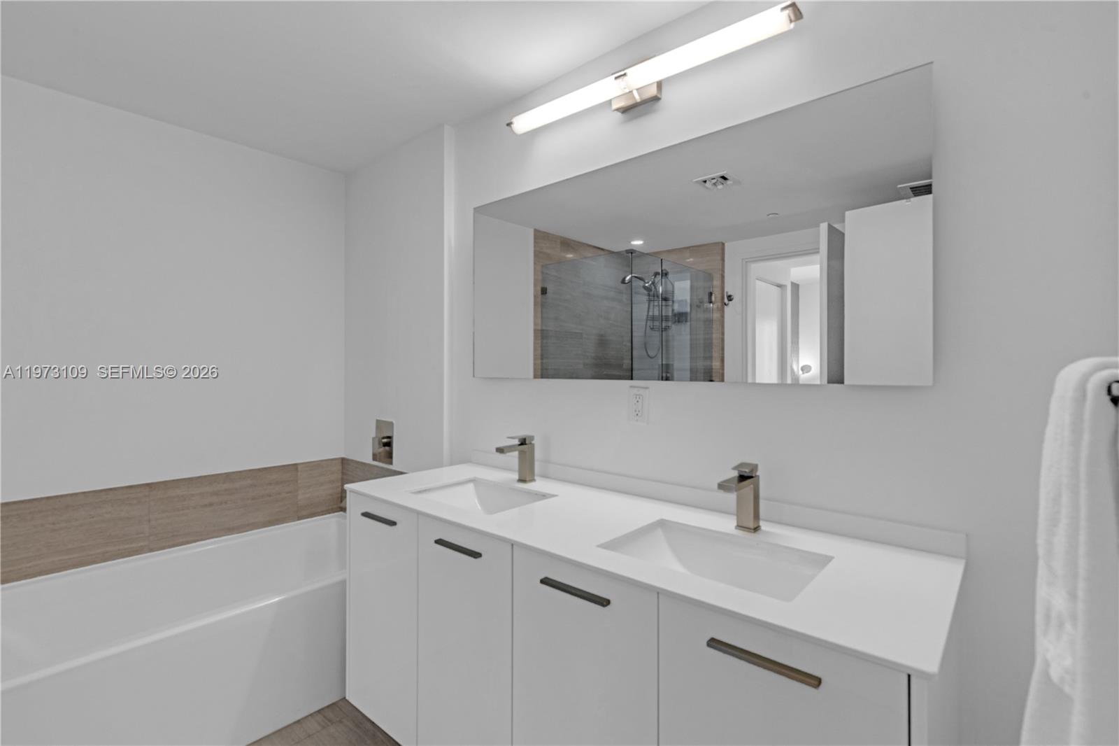 1300 Brickell Bay Dr #903, Miami FL 33131