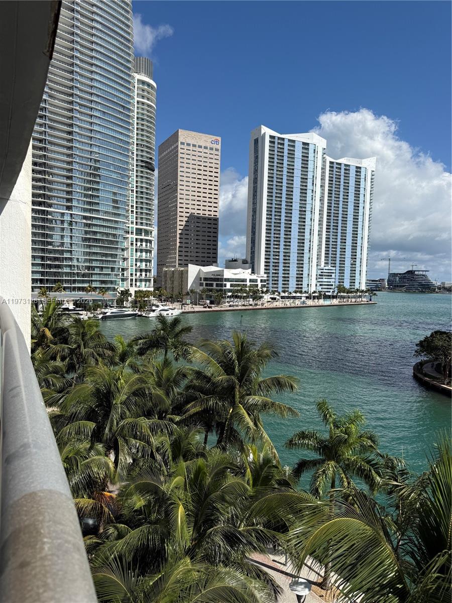465 Brickell Ave #619, Miami FL 33131