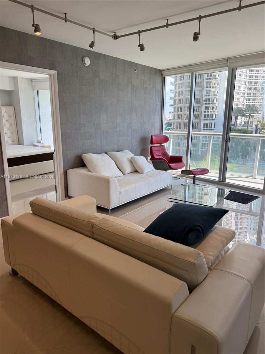 465 Brickell Ave #619, Miami FL 33131