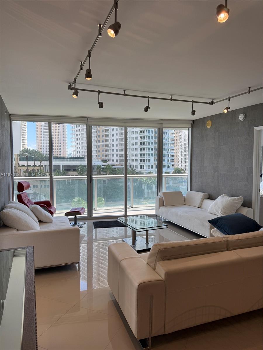 465 Brickell Ave #619, Miami FL 33131