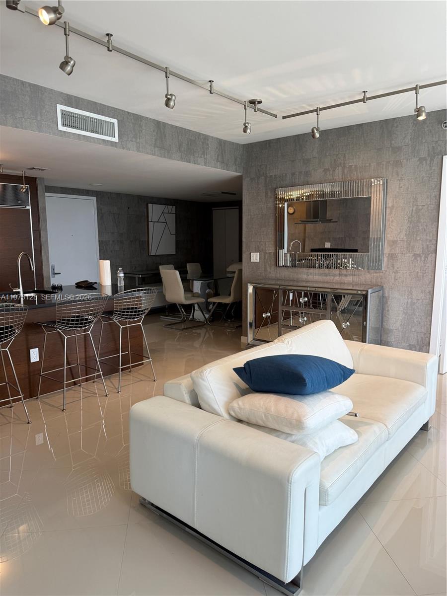 465 Brickell Ave #619, Miami FL 33131